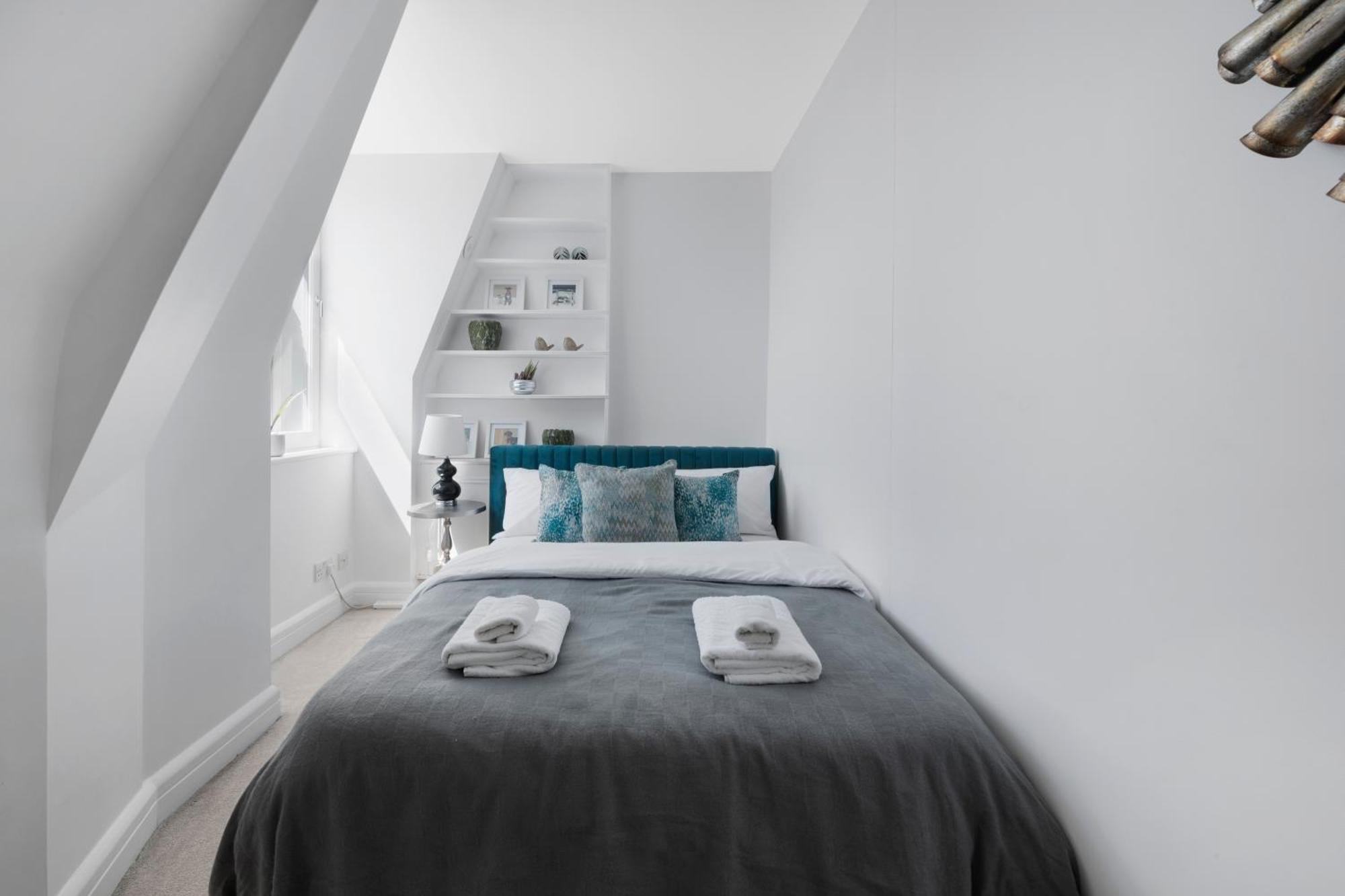 Apartment 3 Bedroom Penthouse With Roof Terrace In Covent Garden London