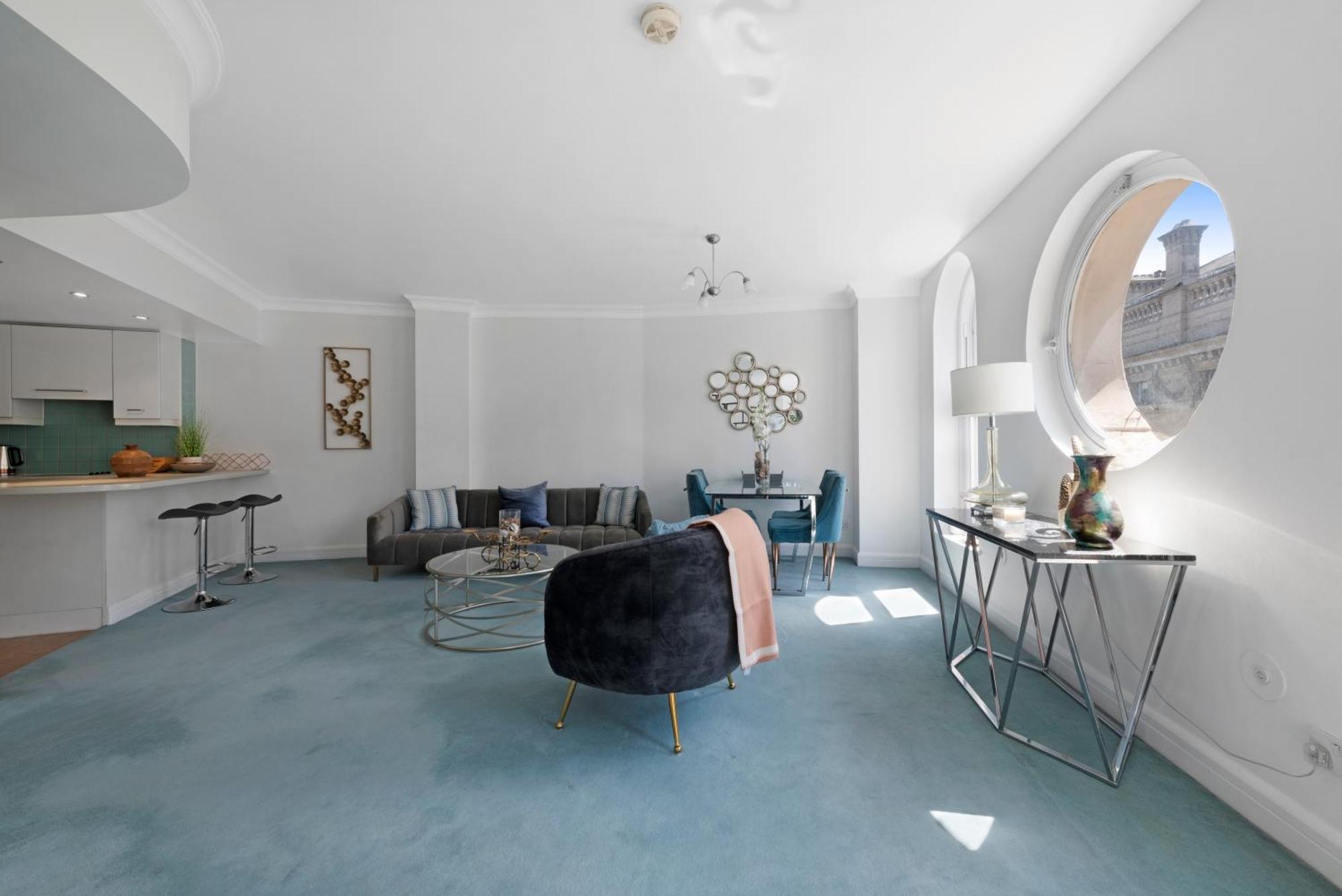 3 Bedroom Penthouse With Roof Terrace In Covent Garden Apartment London