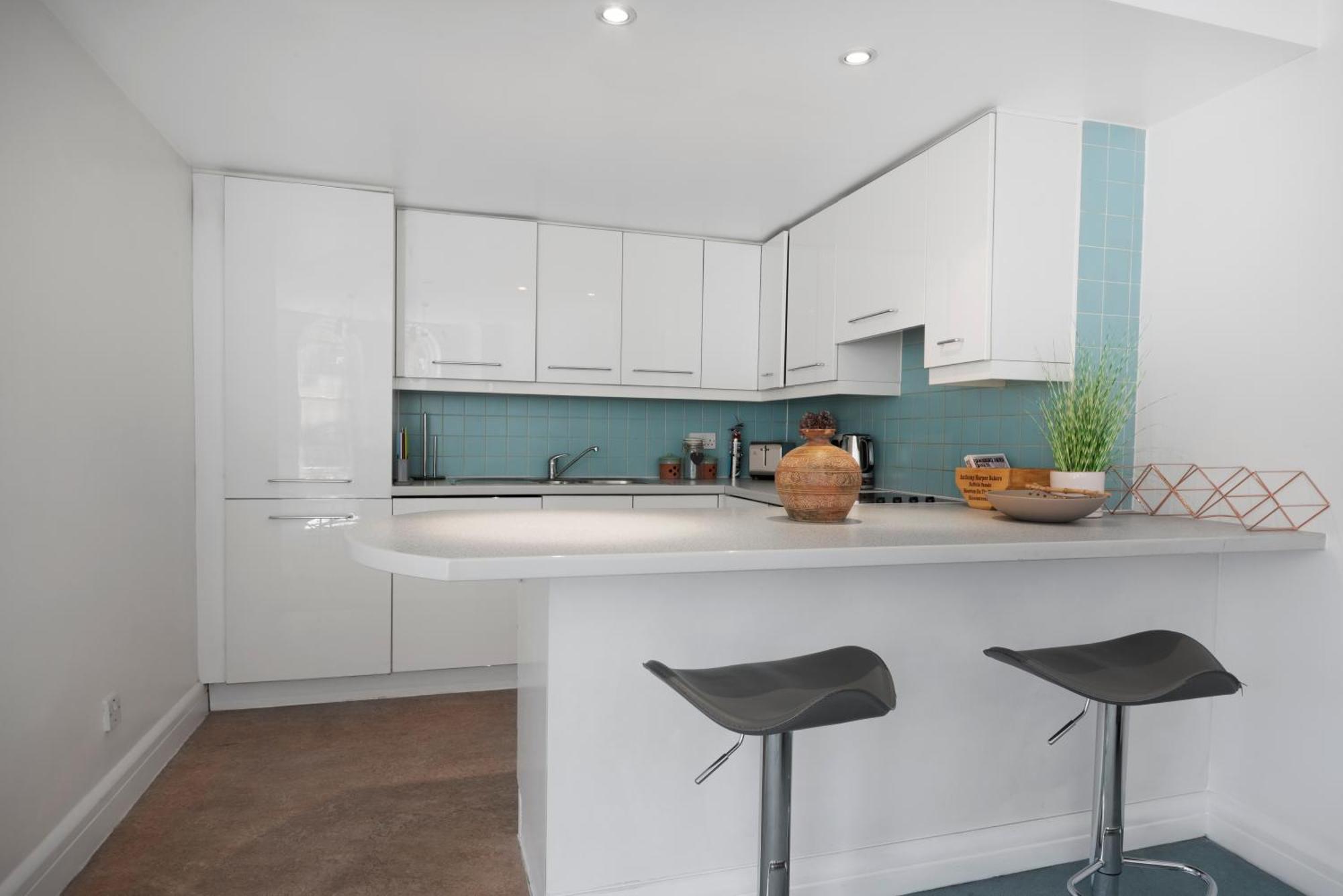3 Bedroom Penthouse With Roof Terrace In Covent Garden Apartment *