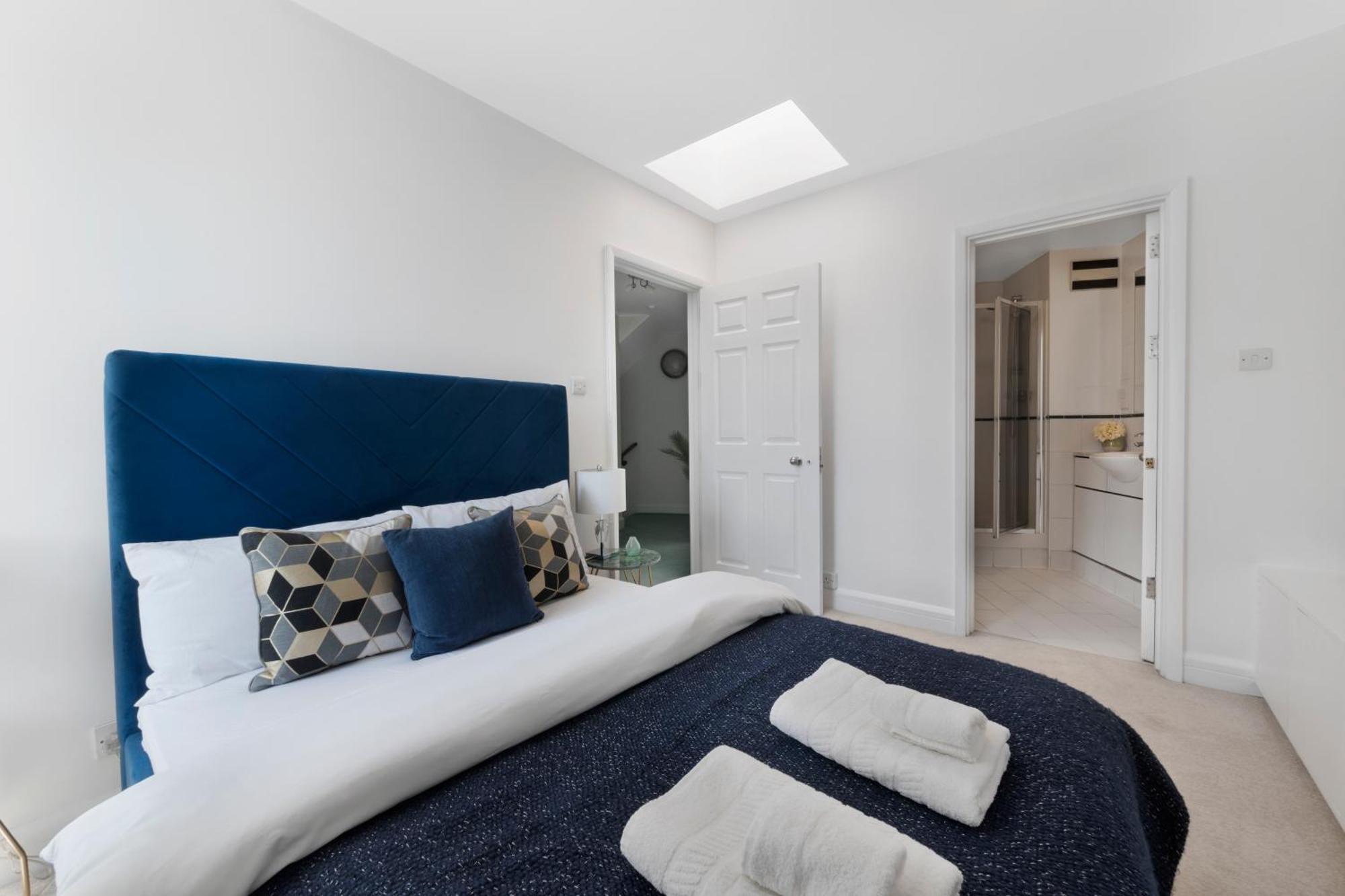 3 Bedroom Penthouse With Roof Terrace In Covent Garden London