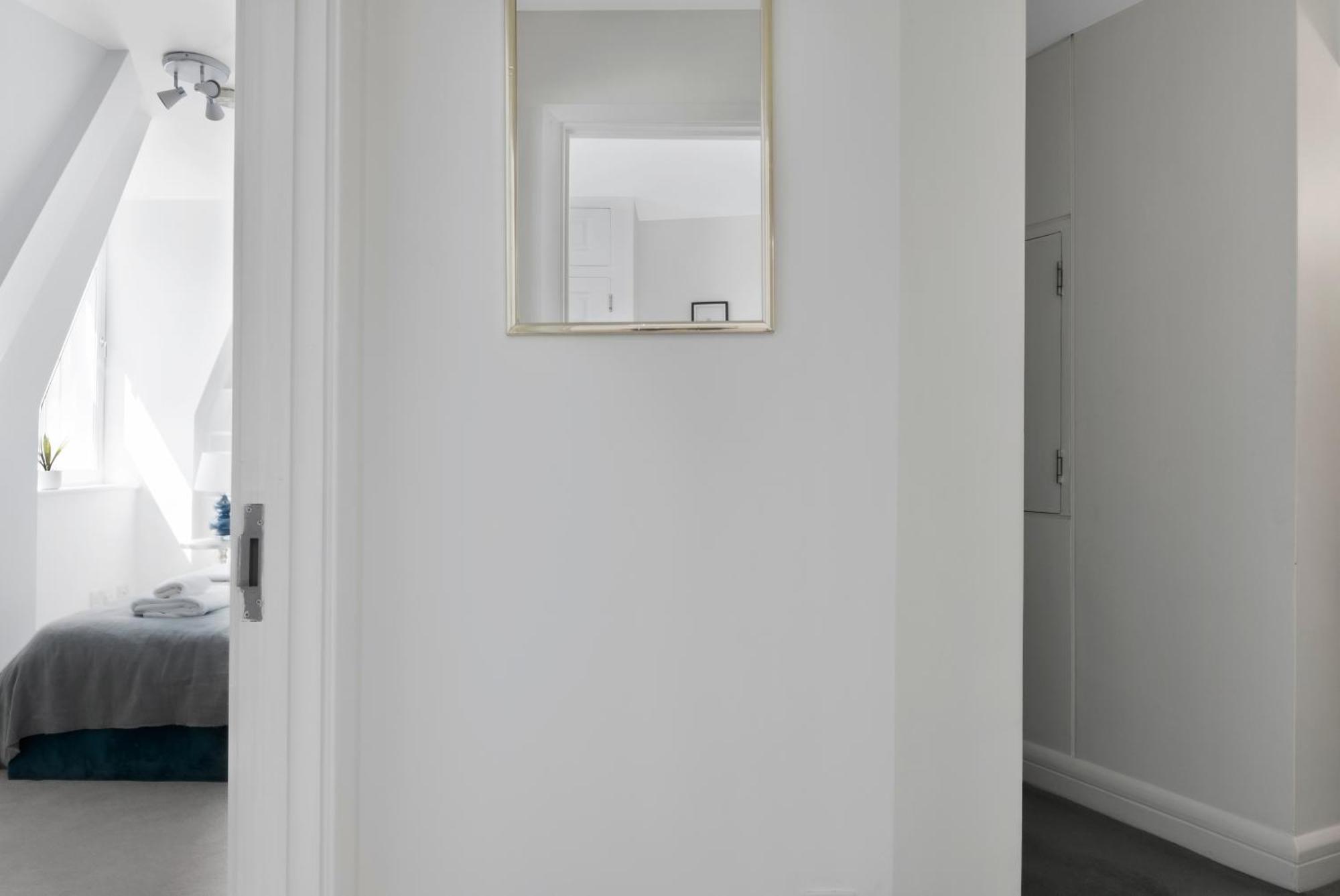 3 Bedroom Penthouse With Roof Terrace In Covent Garden Apartment
