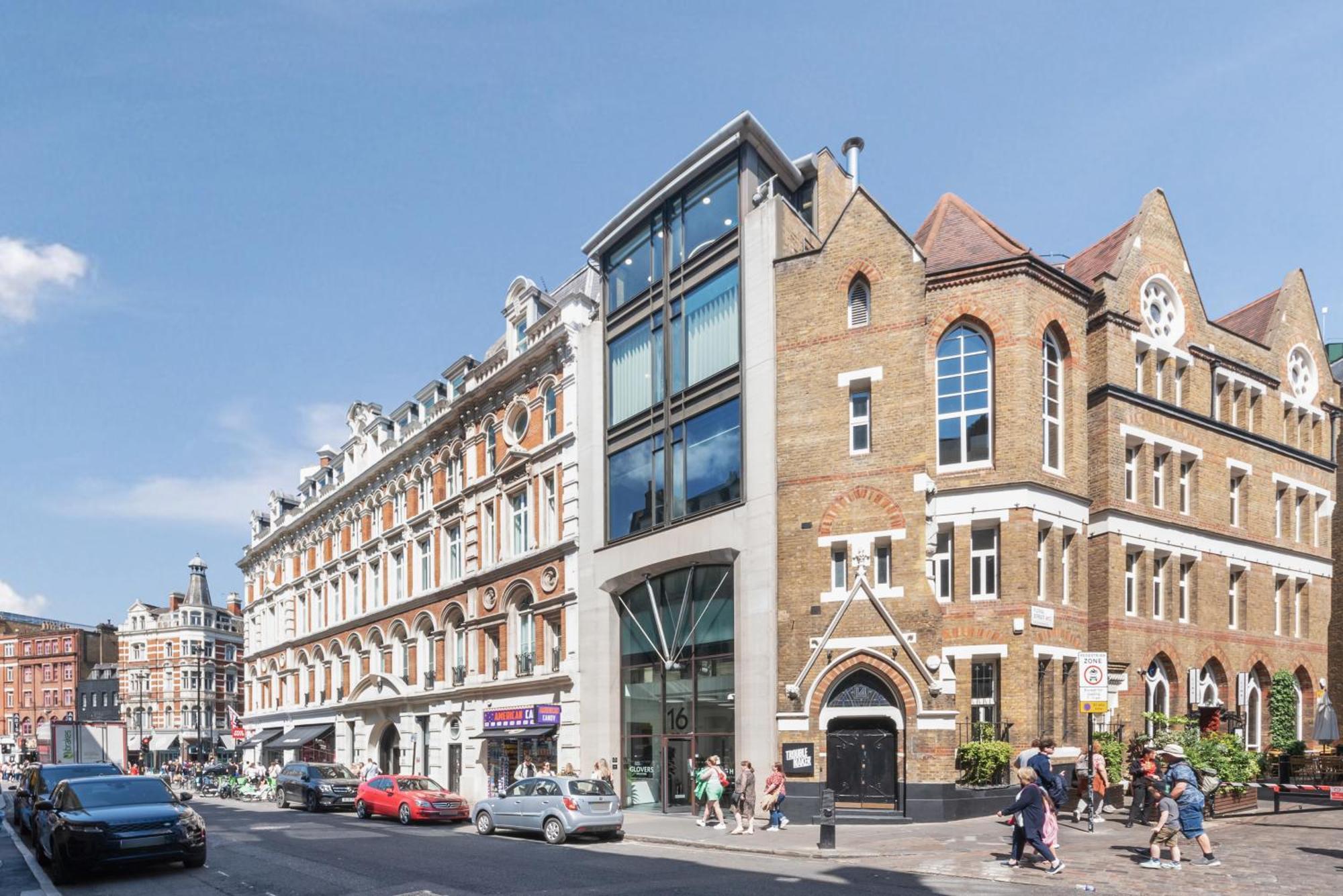 Apartment 3 Bedroom Penthouse With Roof Terrace In Covent Garden *