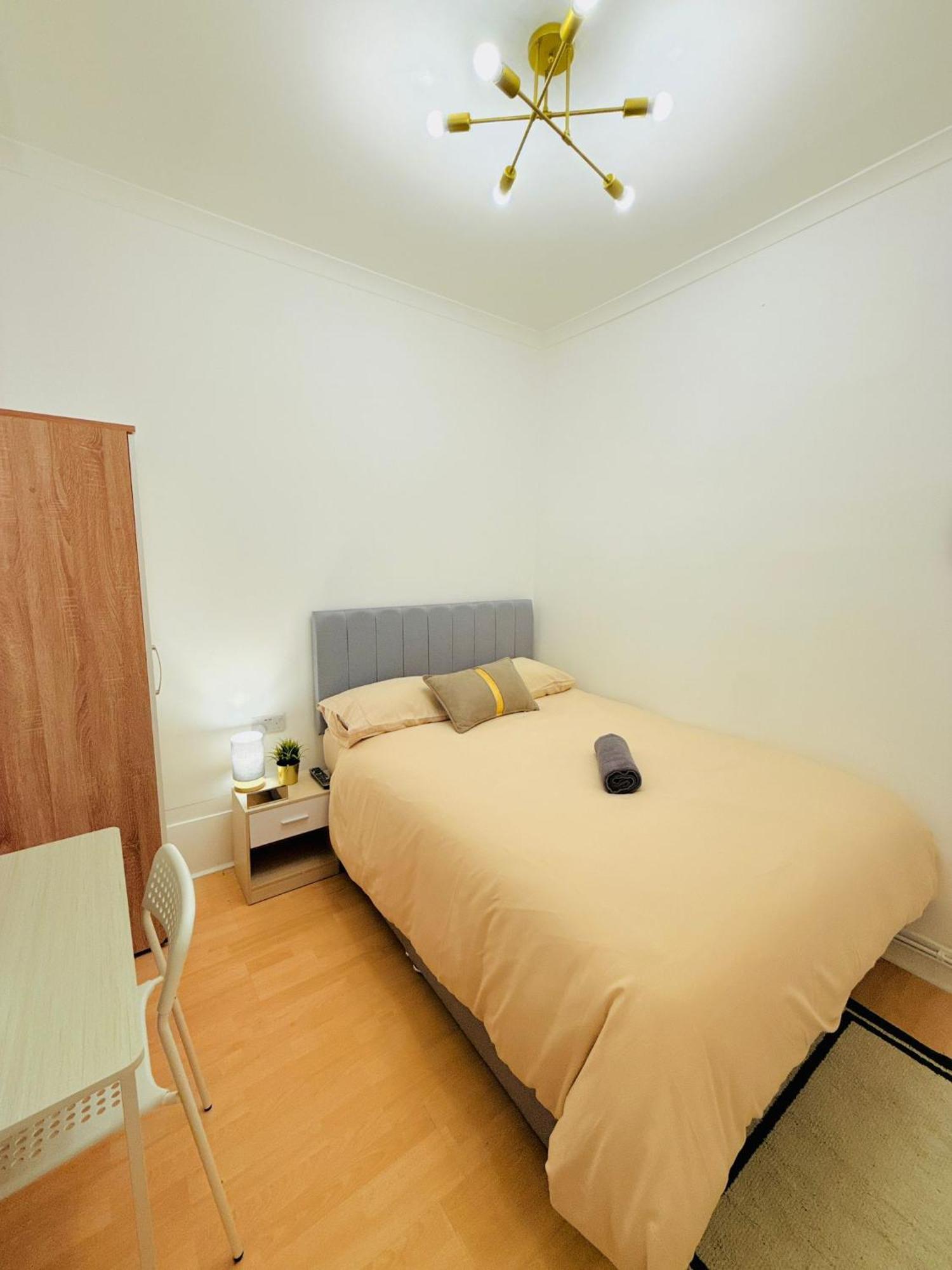 34 Hotel *