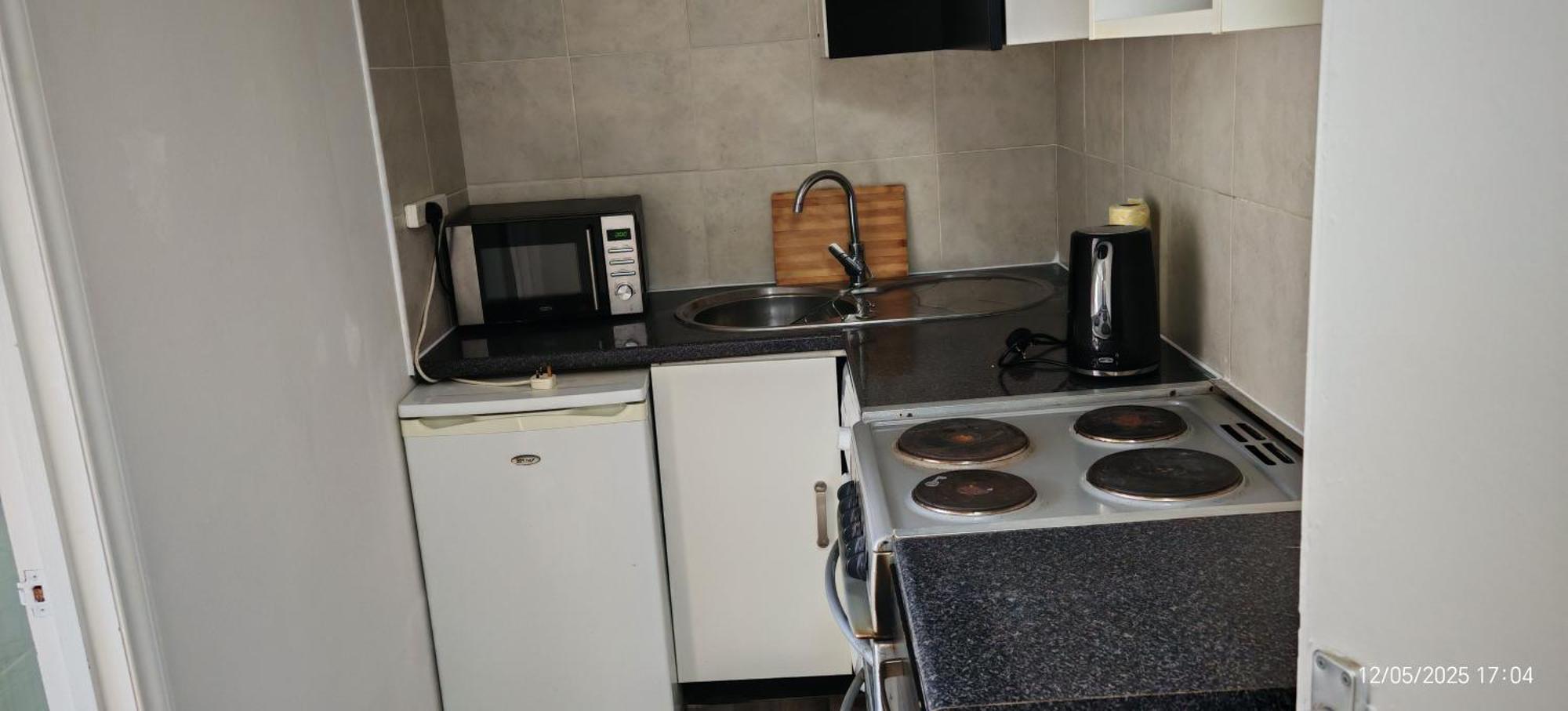 Large Flat In Bayswater Apartment *