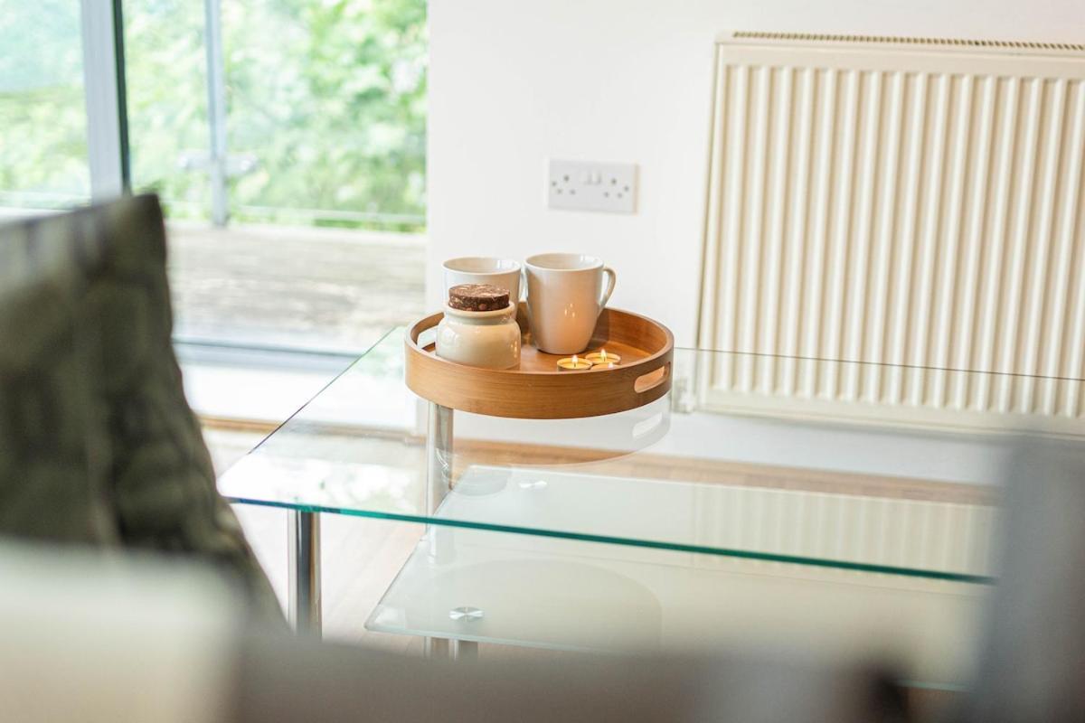 Stylish 2-bed With Stunning View Apartment London