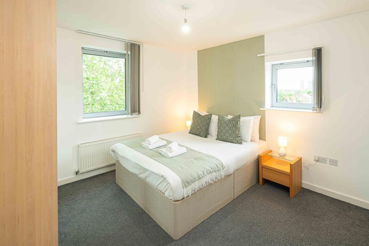 Apartment Stylish 2-bed With Stunning View *