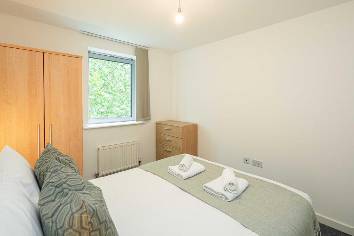 Stylish 2-bed With Stunning View Apartment *
