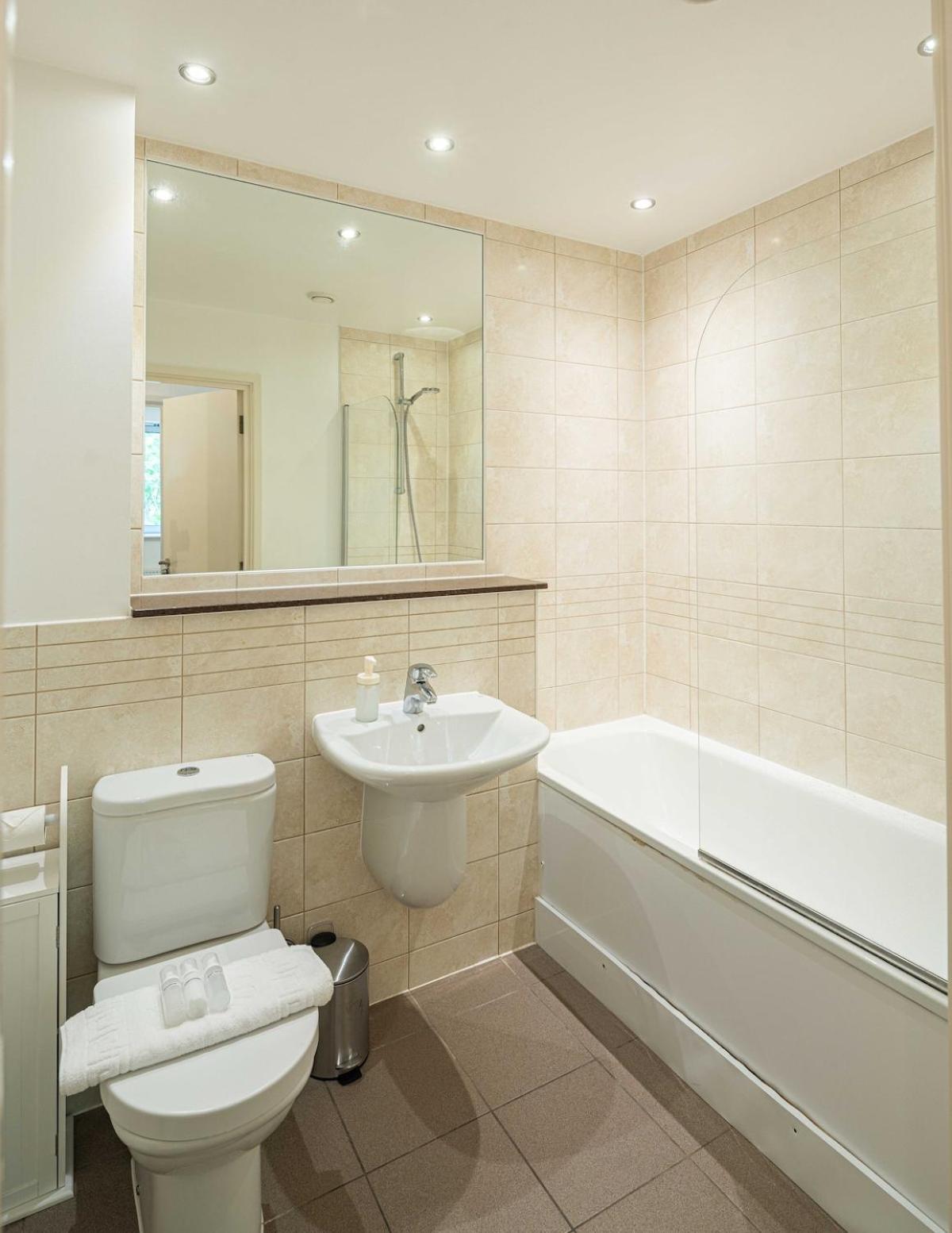 Apartment Stylish 2-bed With Stunning View London
