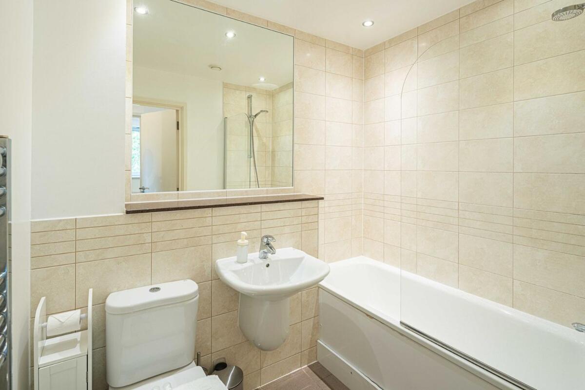 Apartment Stylish 2-bed With Stunning View *