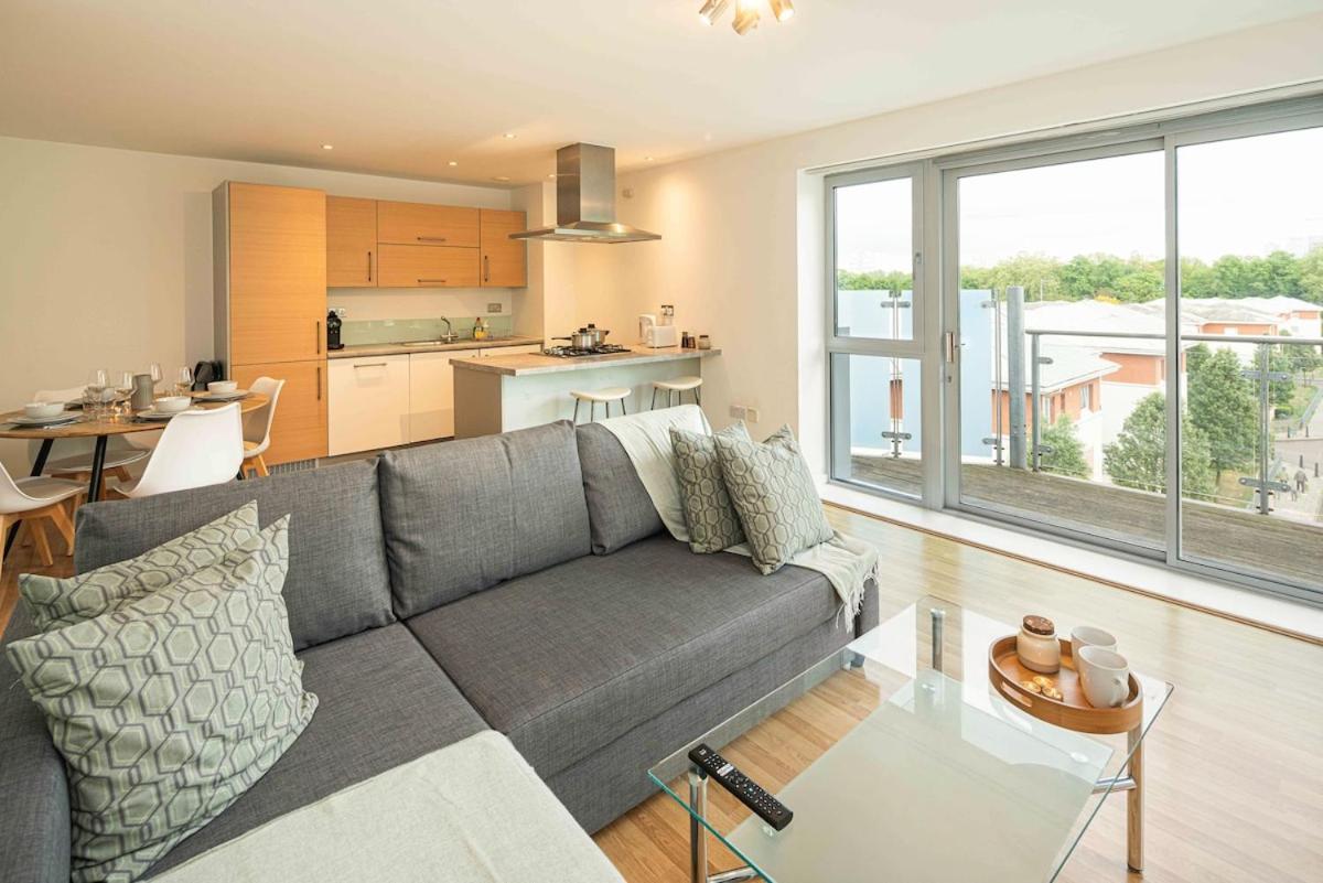 Stylish 2-bed With Stunning View London