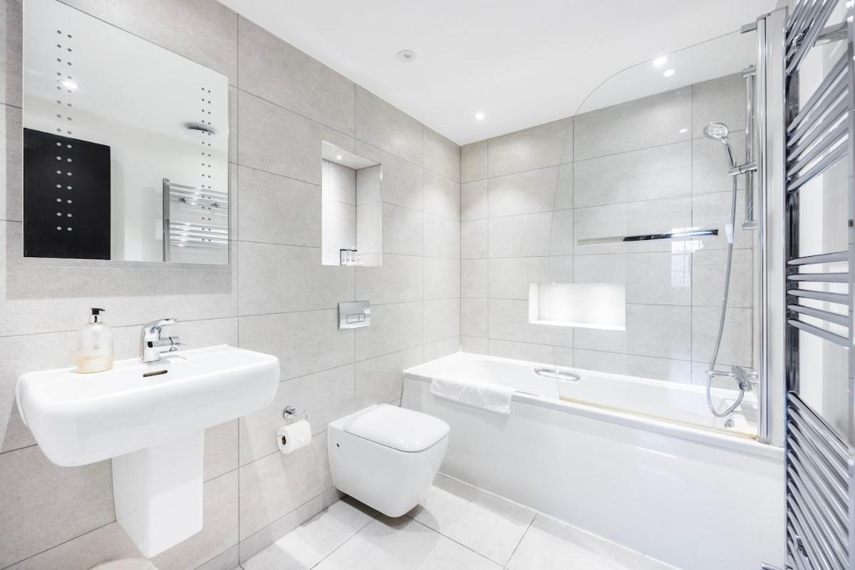 Apartamento Location, Cosy & Convenient 2 Beds Flat