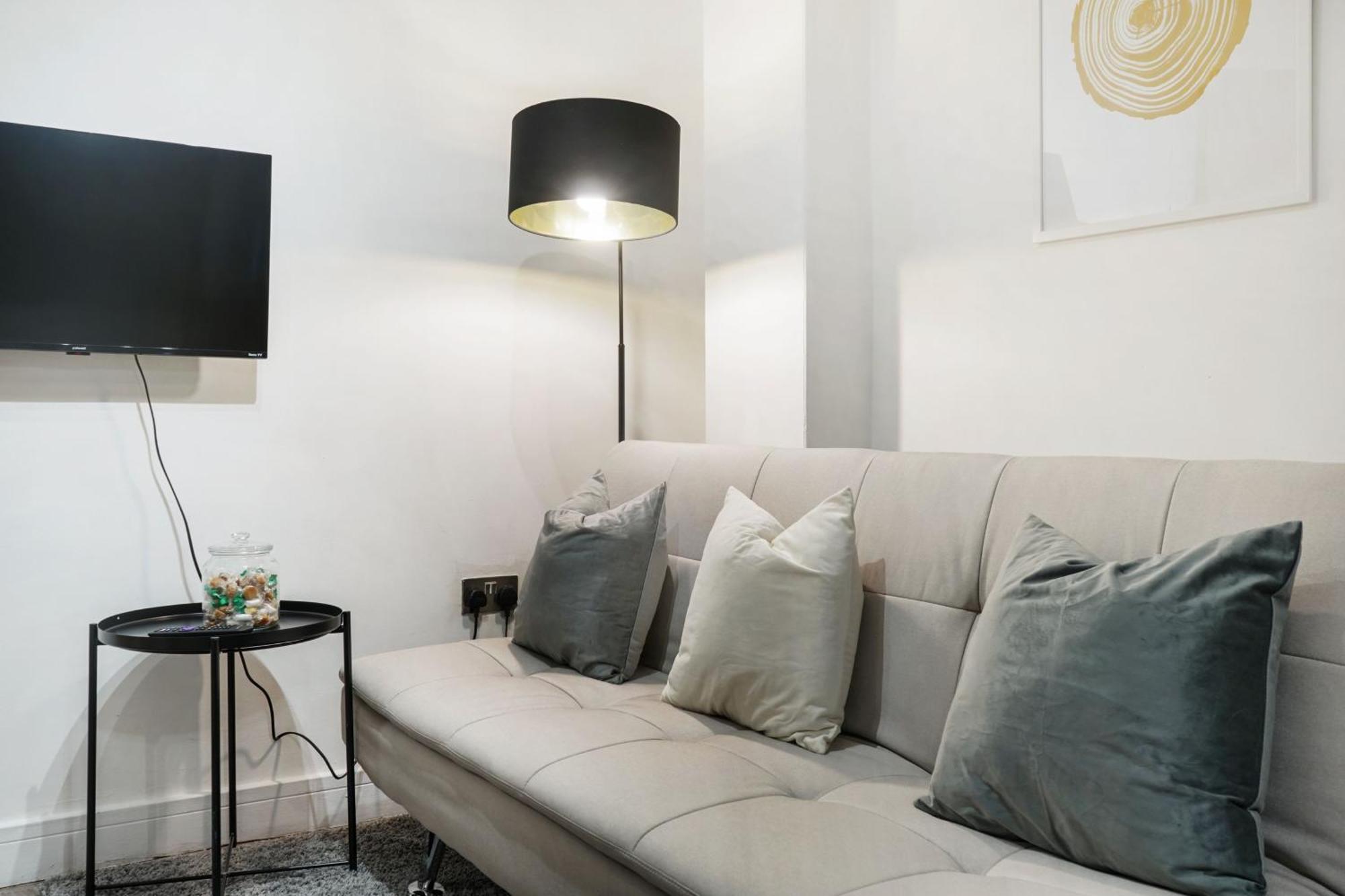 Ground Floor Budget & 1bed Apartment London