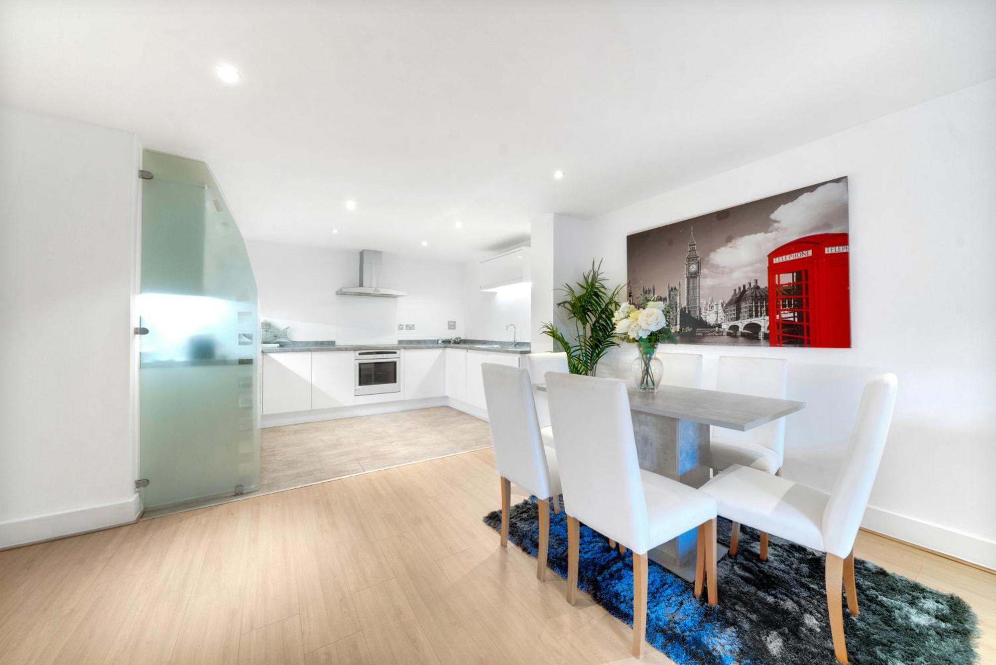 Modern 2-bedroom River View, Near Canary Wharf, O2 Arena & Excel - Excellent Transport Links Apartment *