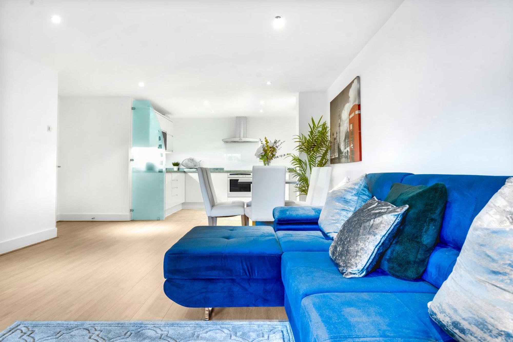 Apartment Modern 2-bedroom River View, Near Canary Wharf, O2 Arena & Excel - Excellent Transport Links *
