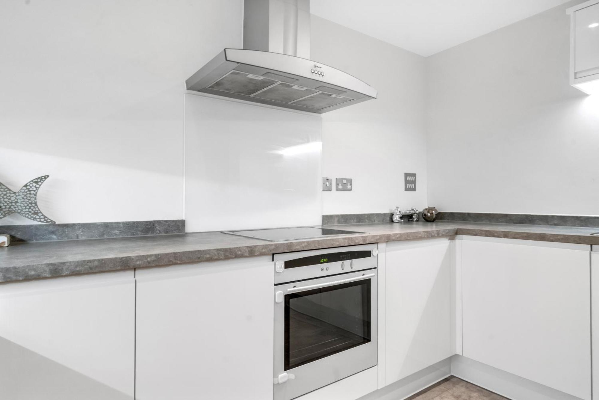 Apartment Modern 2-bedroom River View, Near Canary Wharf, O2 Arena & Excel - Excellent Transport Links *