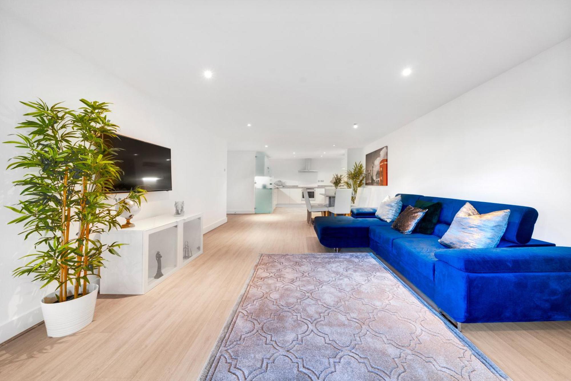 Modern 2-bedroom River View, Near Canary Wharf, O2 Arena & Excel - Excellent Transport Links Apartment London