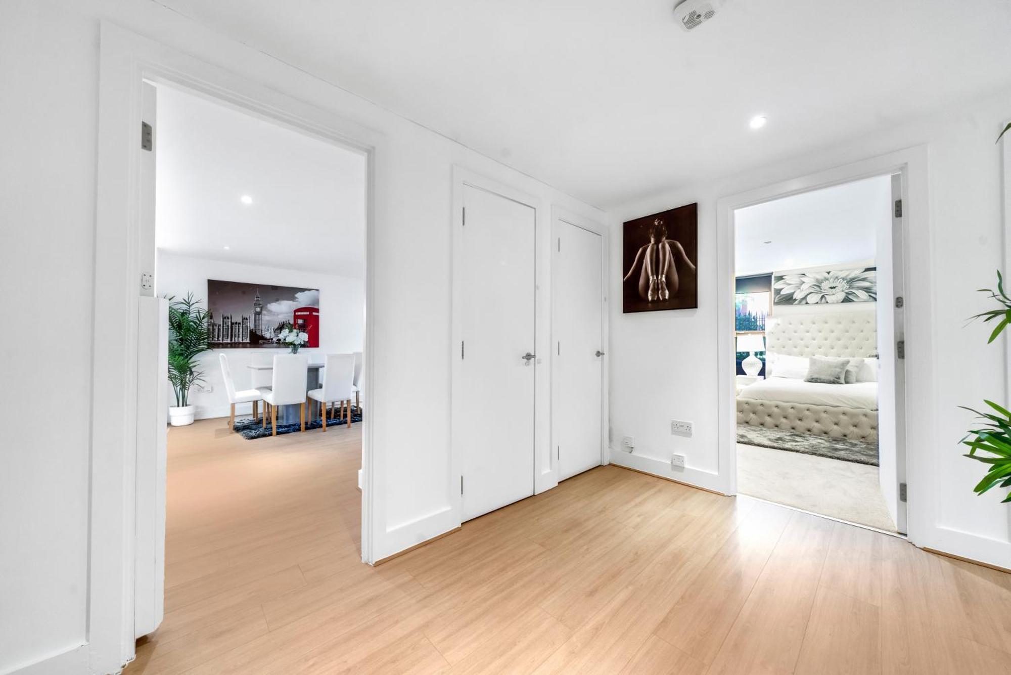 Apartment Modern 2-bedroom River View, Near Canary Wharf, O2 Arena & Excel - Excellent Transport Links