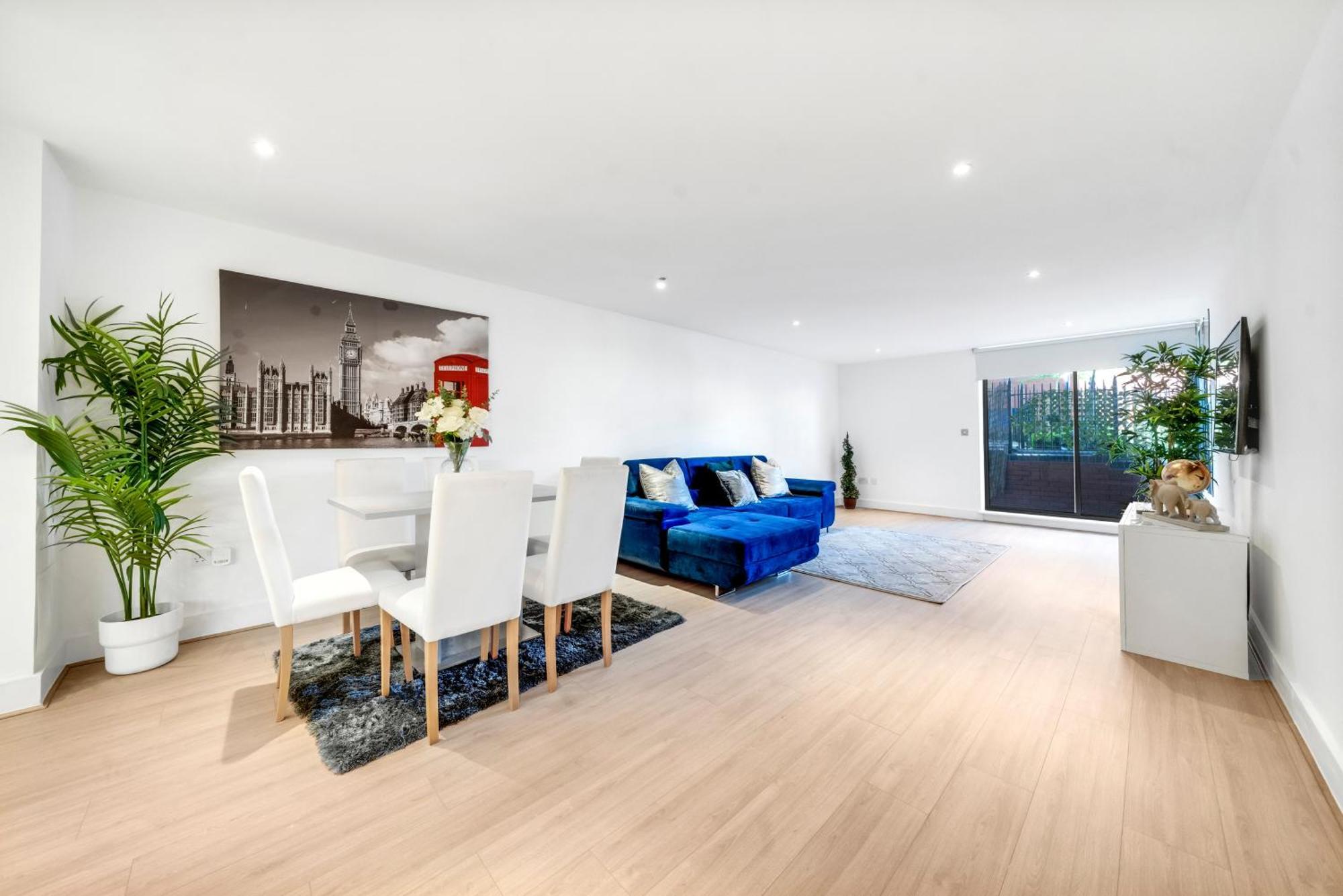 Apartment Modern 2-bedroom River View, Near Canary Wharf, O2 Arena & Excel - Excellent Transport Links *