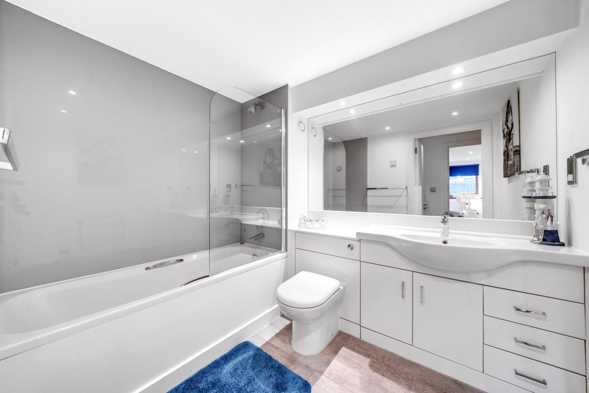 Apartment Modern 2-bedroom River View, Near Canary Wharf, O2 Arena & Excel - Excellent Transport Links London