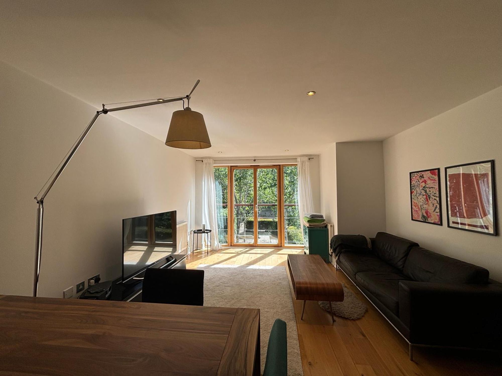 Stylish 1bd Flat In Gated Community Clapham London