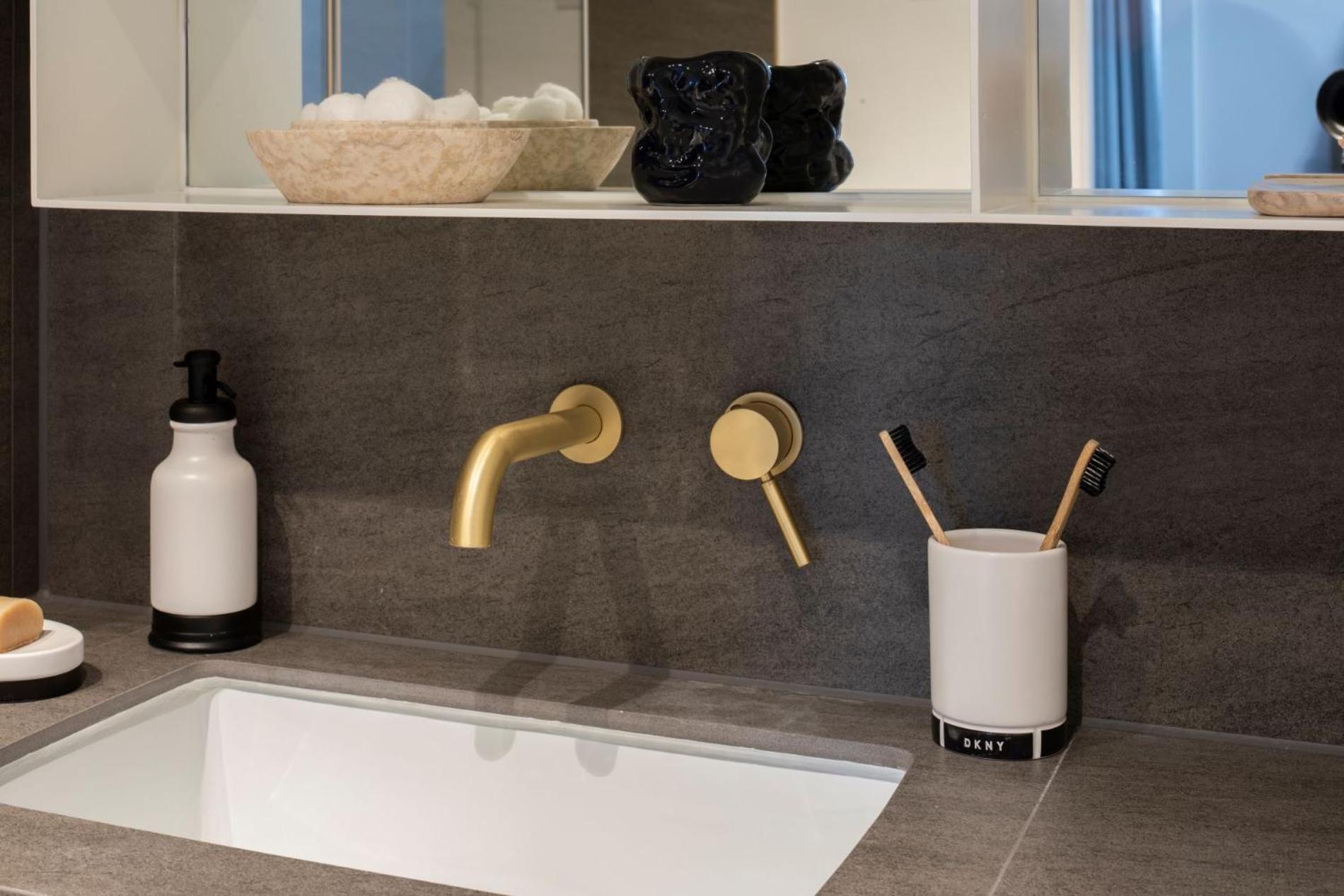 Modern In Kings Cross Apartment