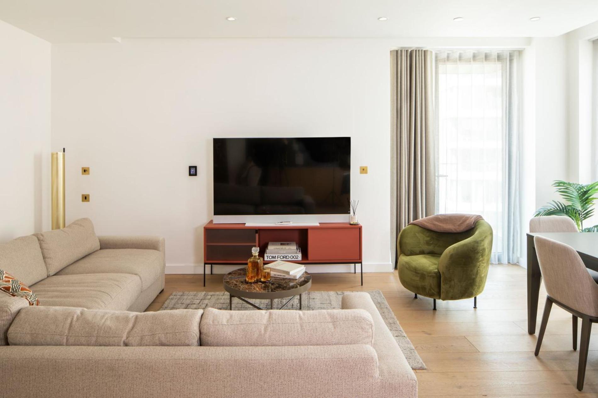 Modern In Kings Cross Apartment