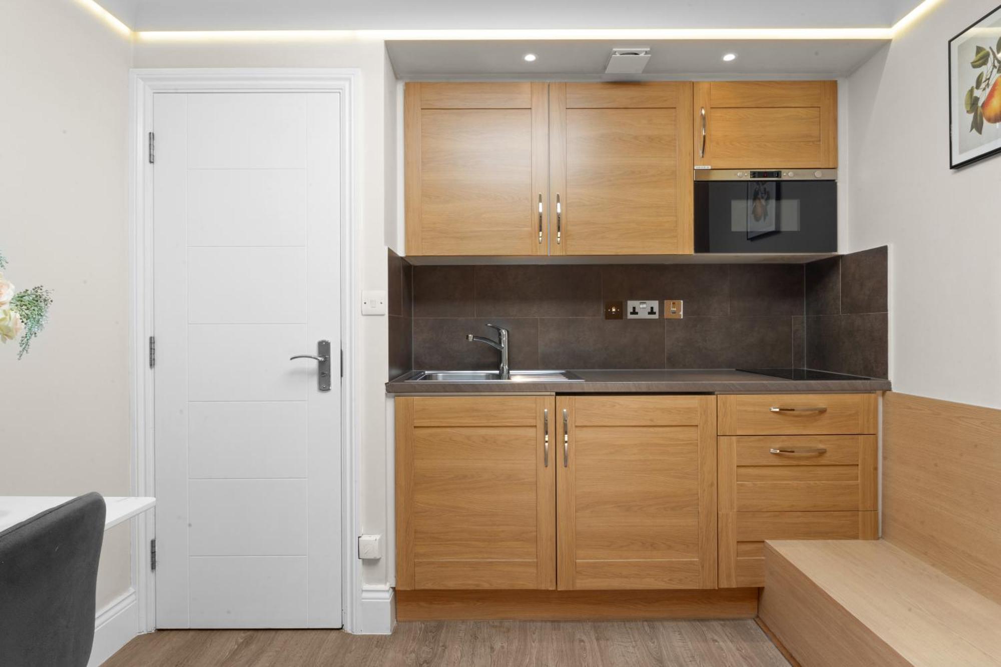 Apartment Cleveland Residences Russell Square