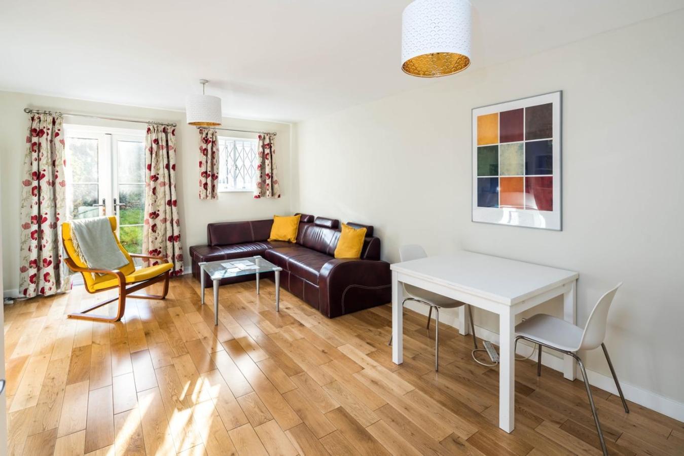 Fantastic In Canary Wharf - 2 Bedrooms Ferienhaus London