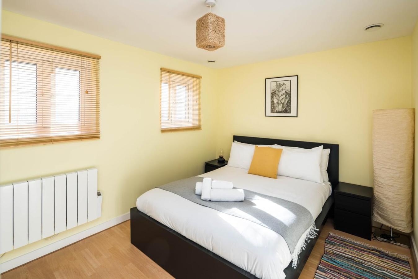 Fantastic In Canary Wharf - 2 Bedrooms *