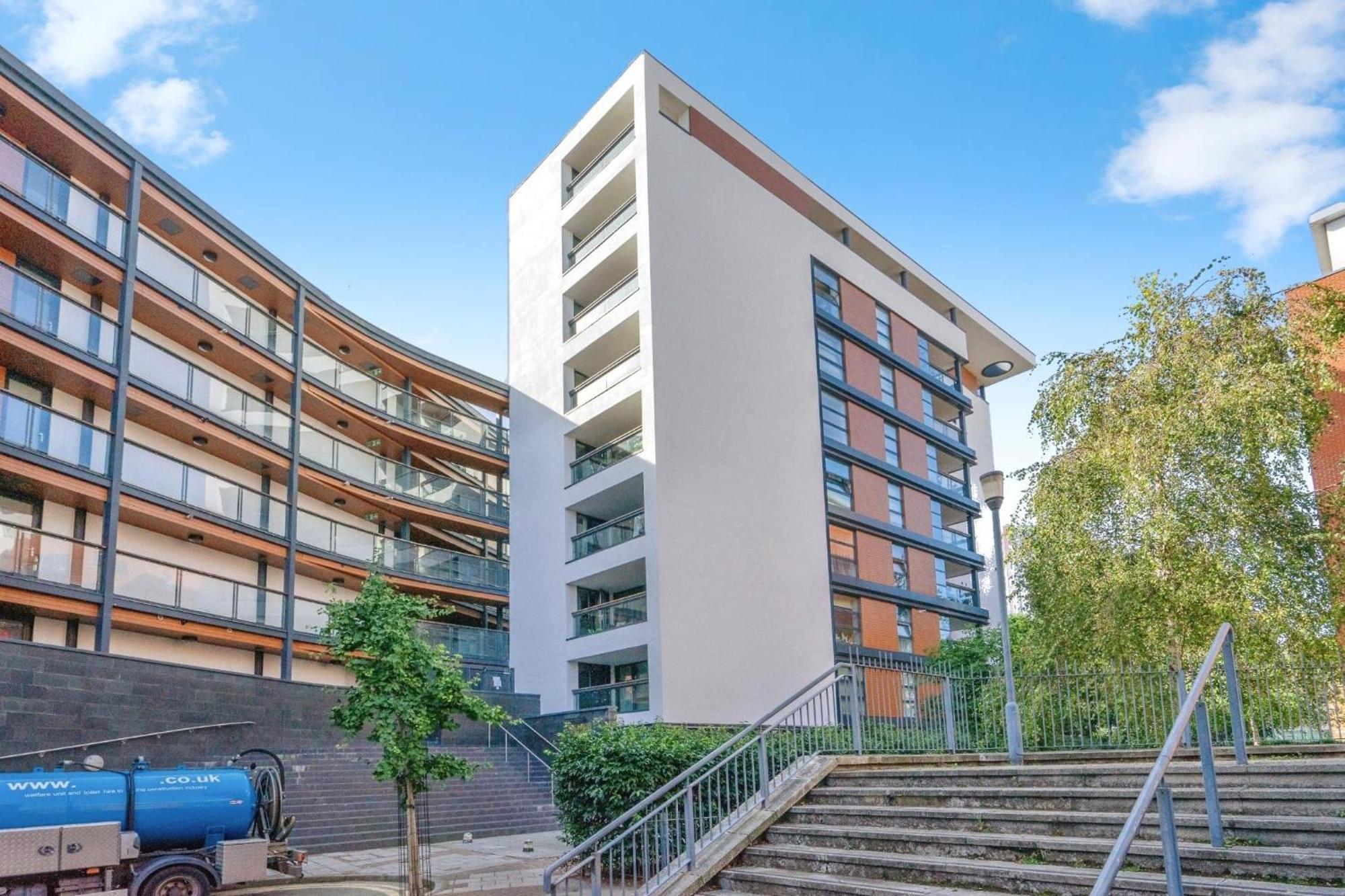 Entire Flat With 2x Bedrooms, 2x Bathrooms And A Big Living In The Olympic Park And Westfield At Stratford London