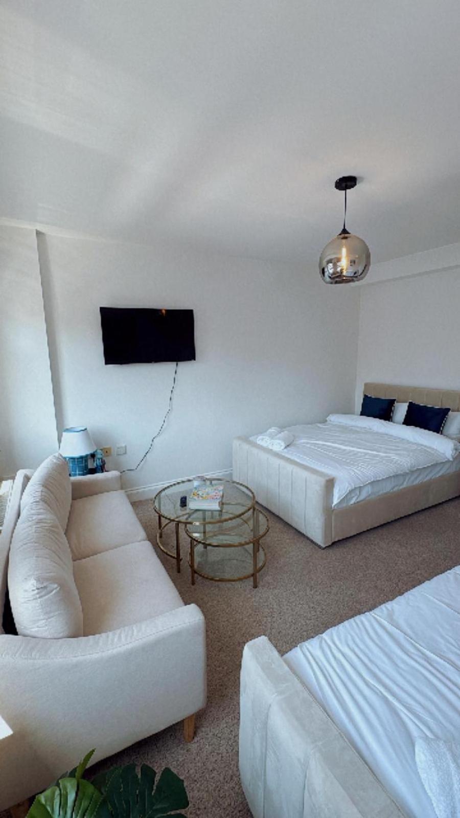 Camden Town 1-min To Station Sleeps 5 Apartment