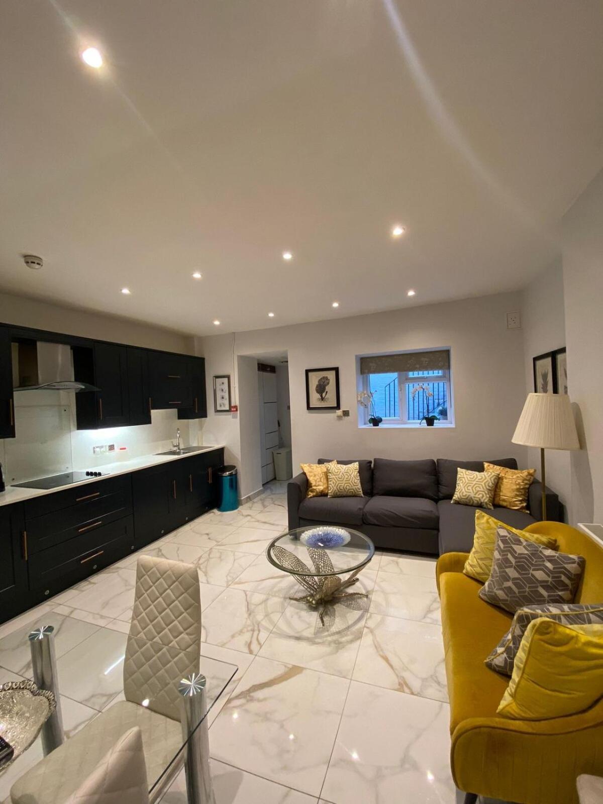 New Elegant 2 Bed Flat In Chiswick * London