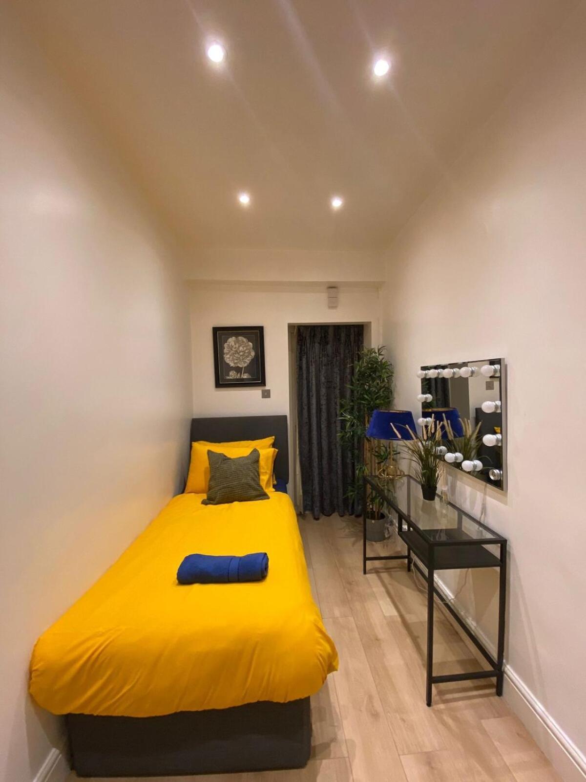 New Elegant 2 Bed Flat In Chiswick *
