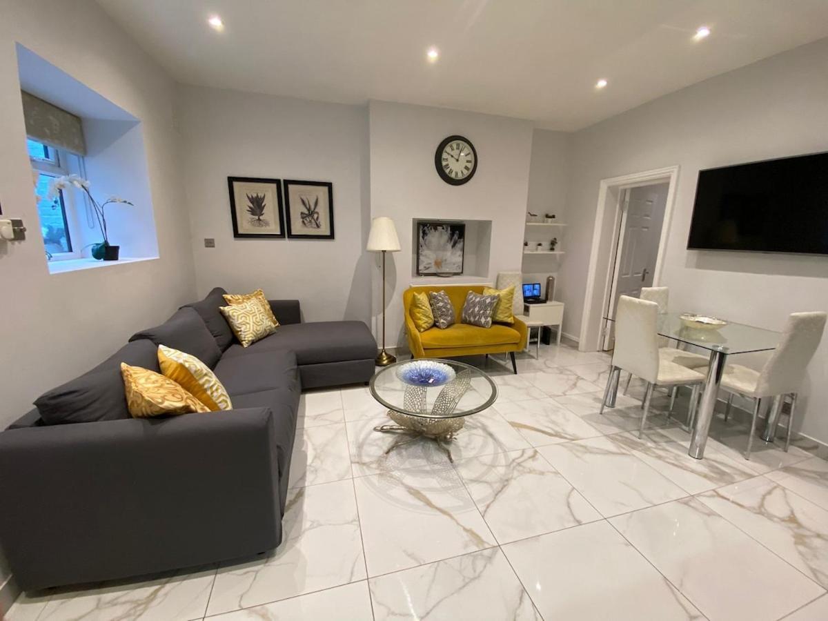 New Elegant 2 Bed Flat In Chiswick Apartment London