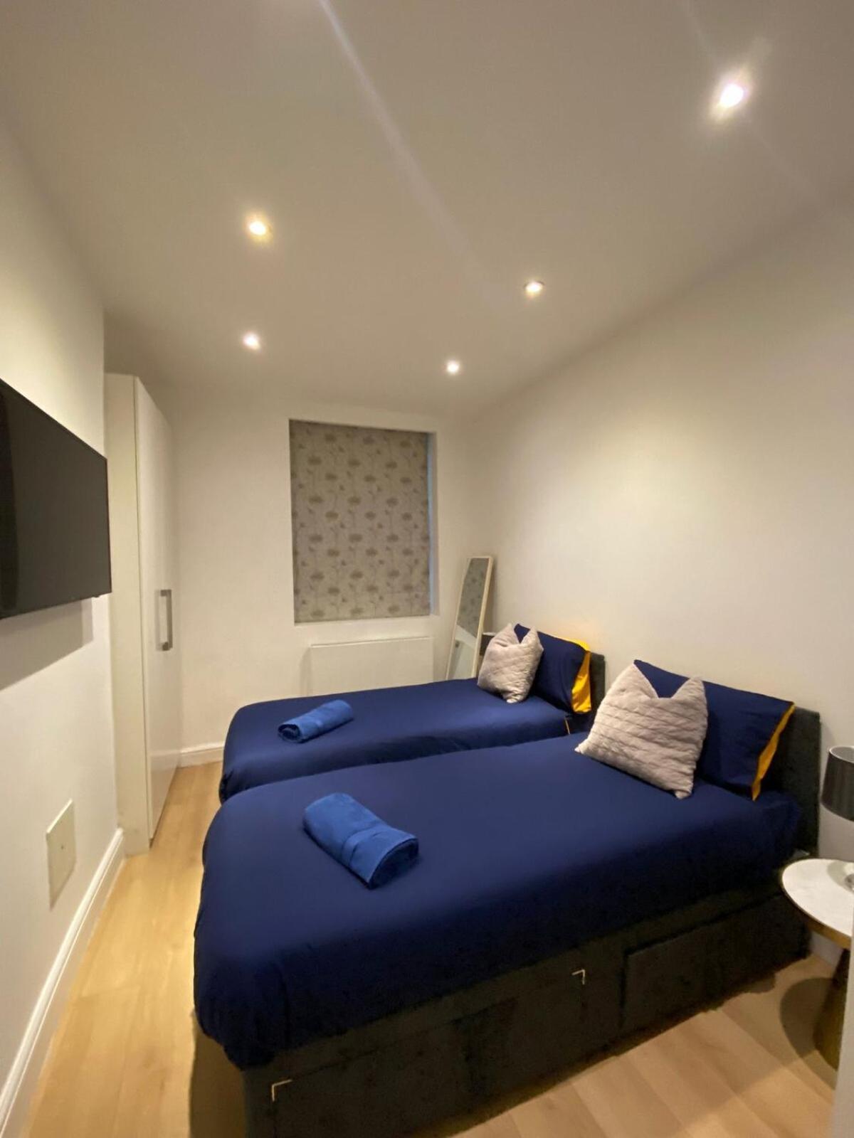 New Elegant 2 Bed Flat In Chiswick London