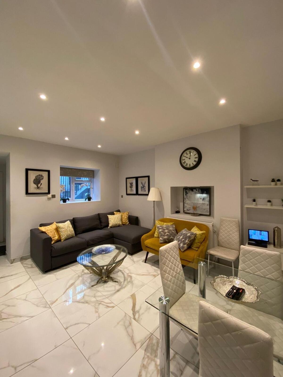 New Elegant 2 Bed Flat In Chiswick Apartment *