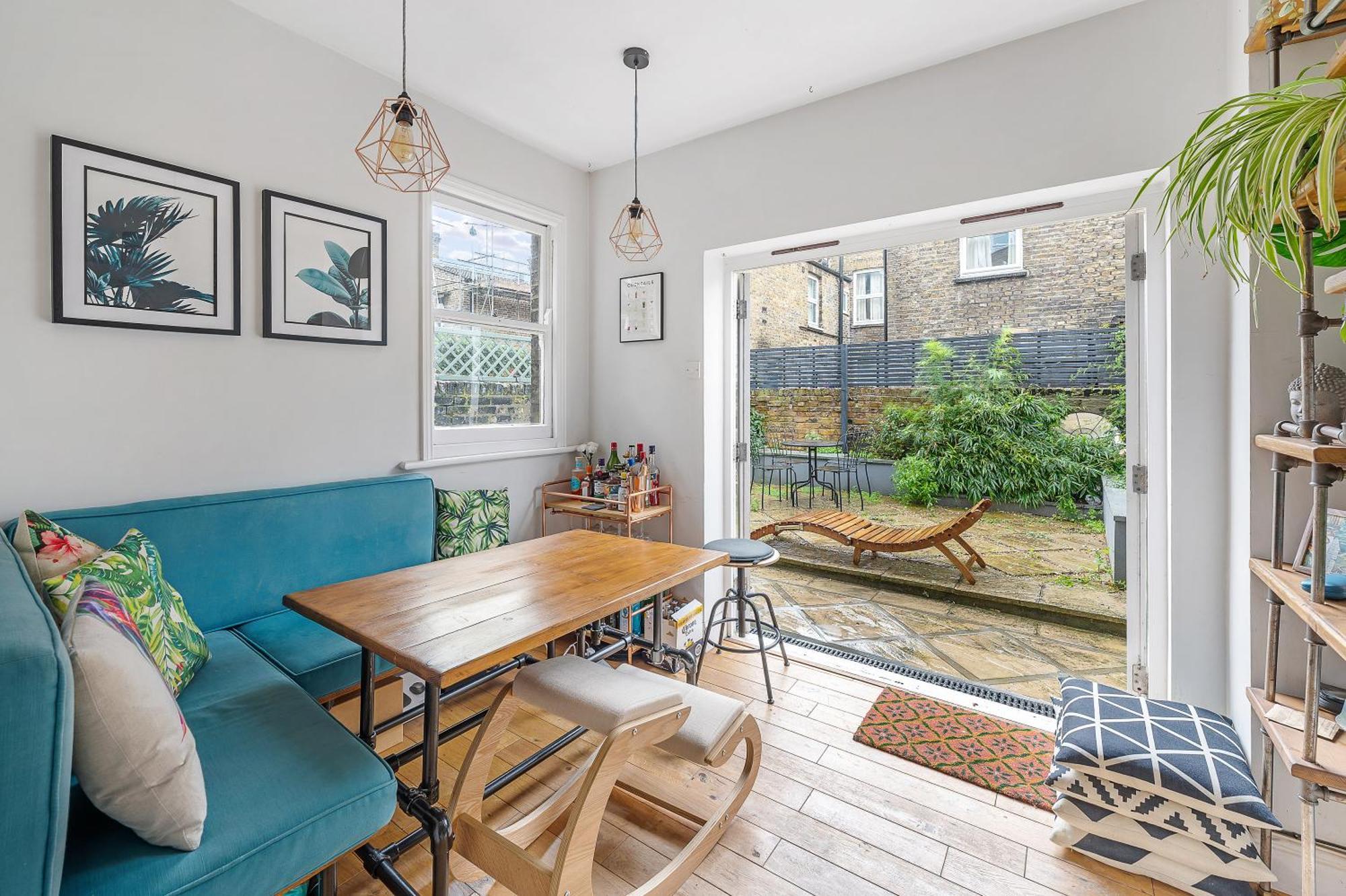 Beautiful Victorian Flat With Private Garden - Parking Available London