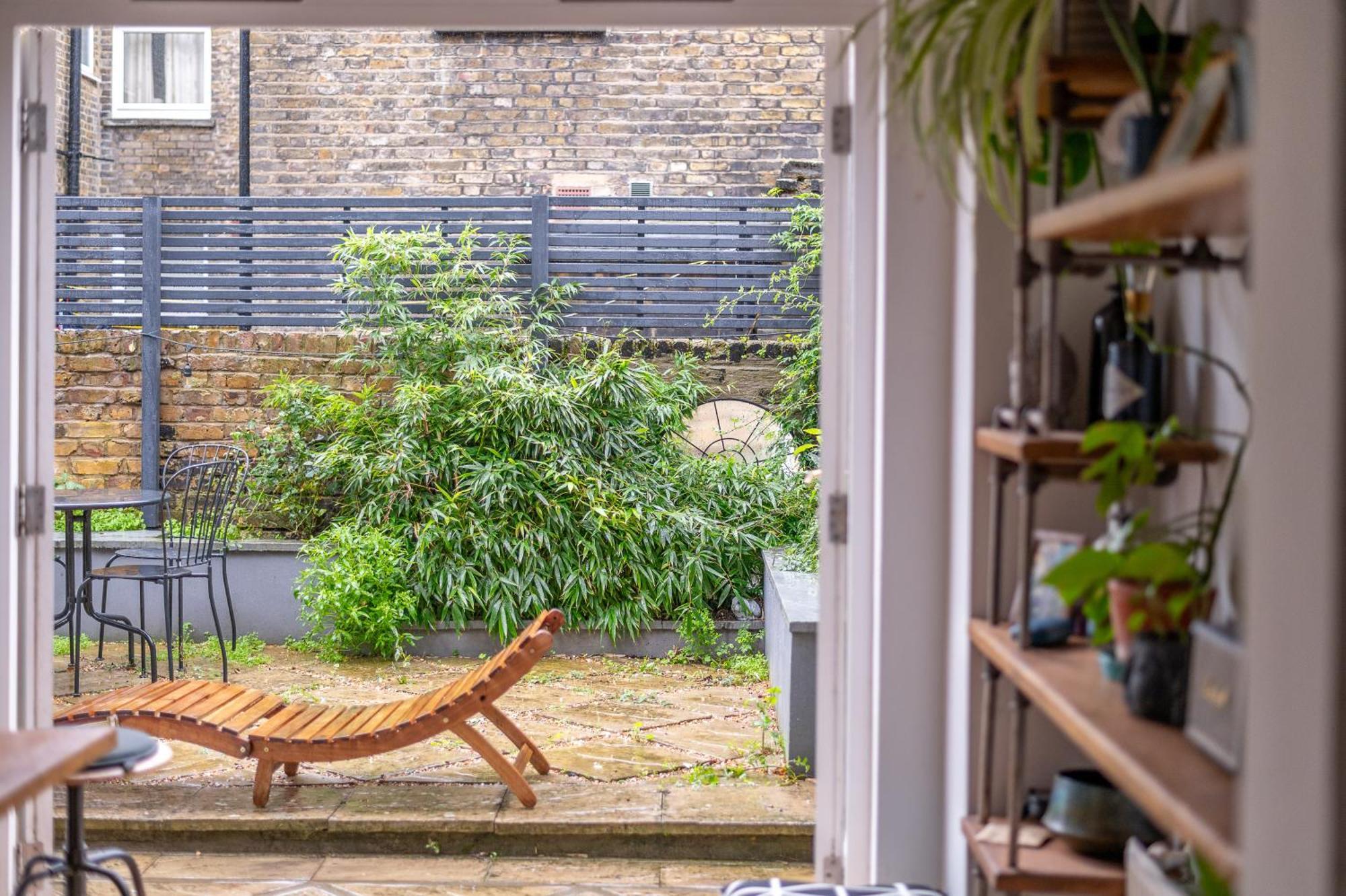 Beautiful Victorian Flat With Private Garden - Parking Available * London