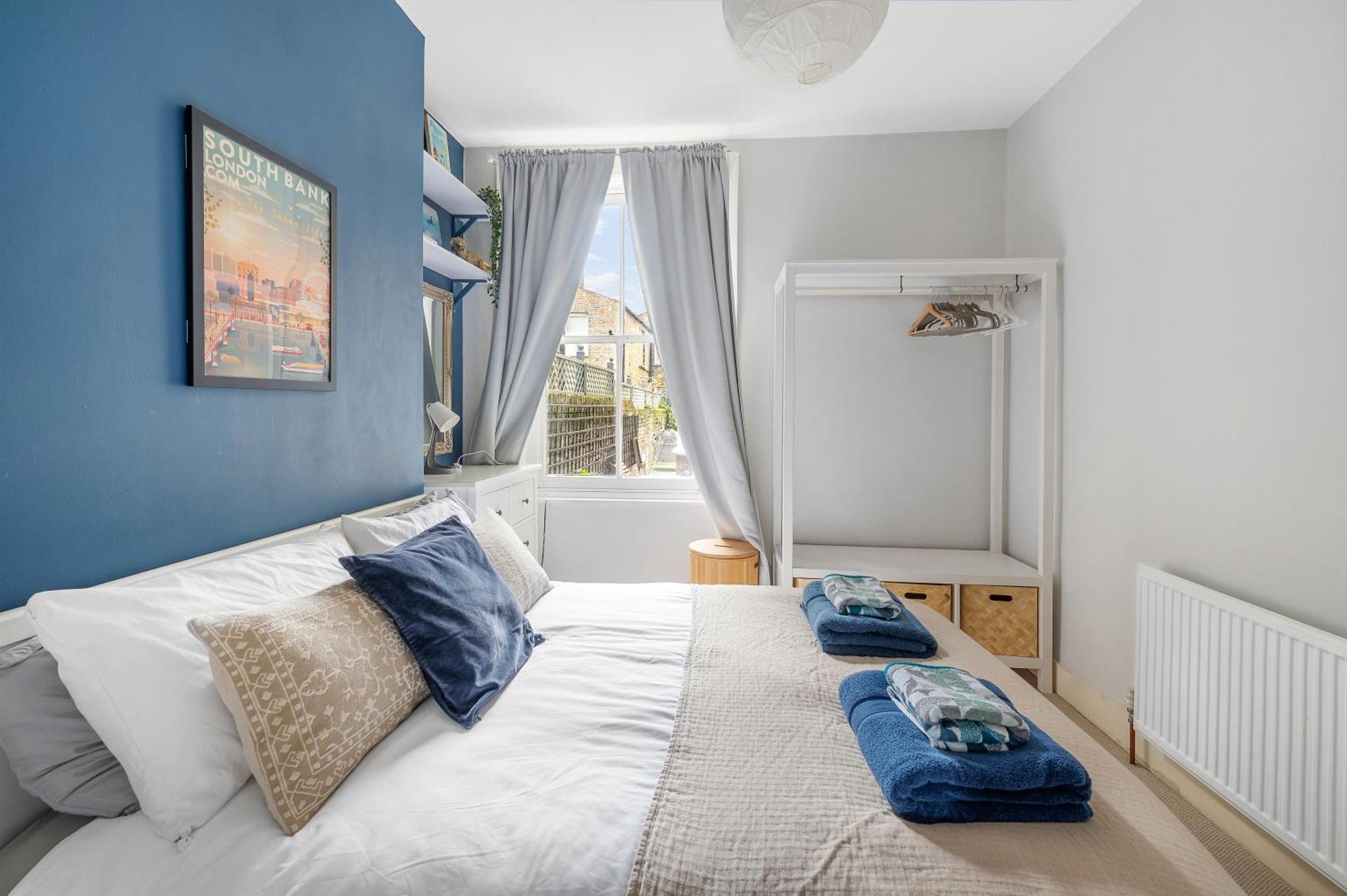 Beautiful Victorian Flat With Private Garden - Parking Available Apartment London