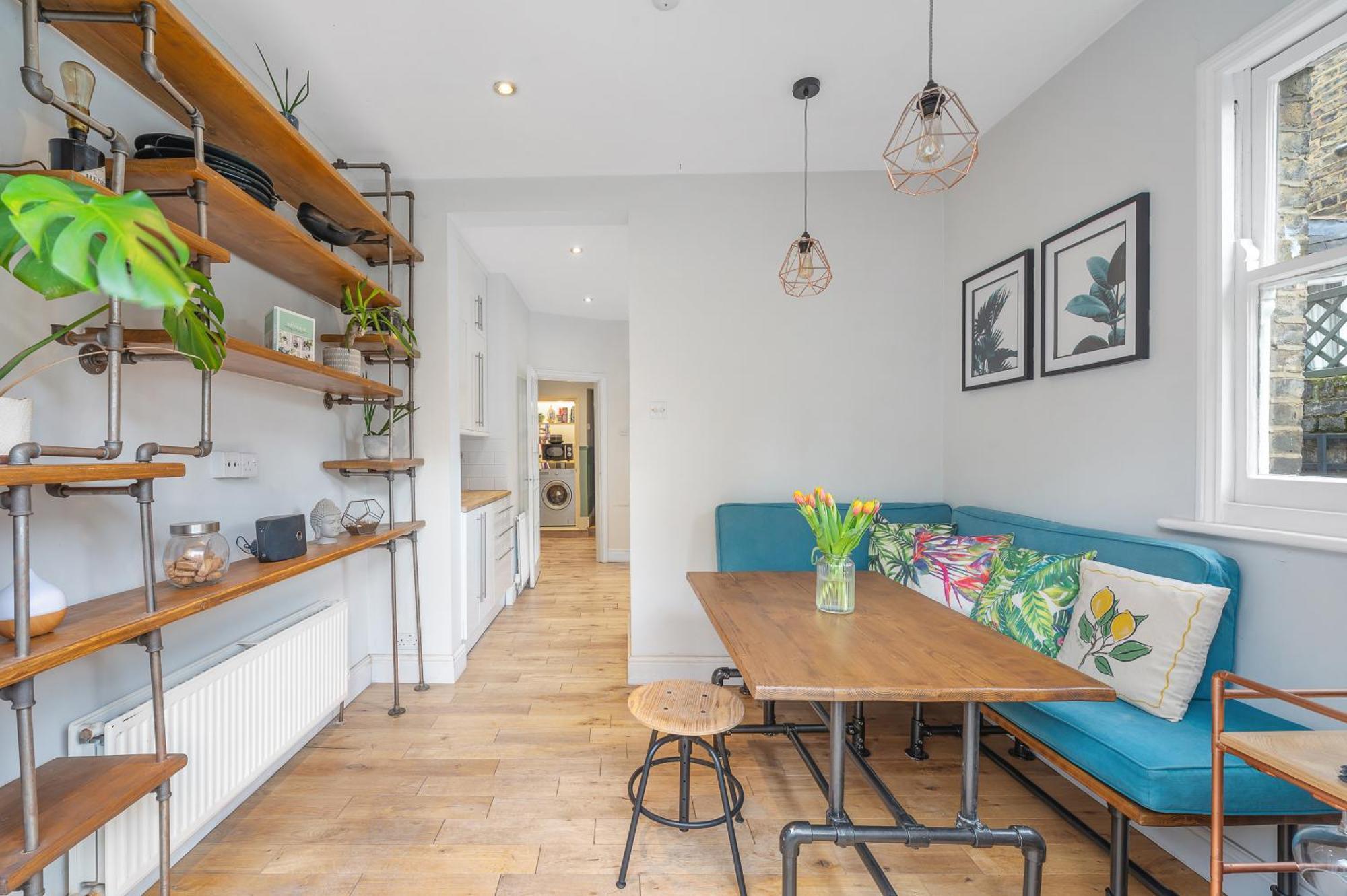 Beautiful Victorian Flat With Private Garden - Parking Available Apartment