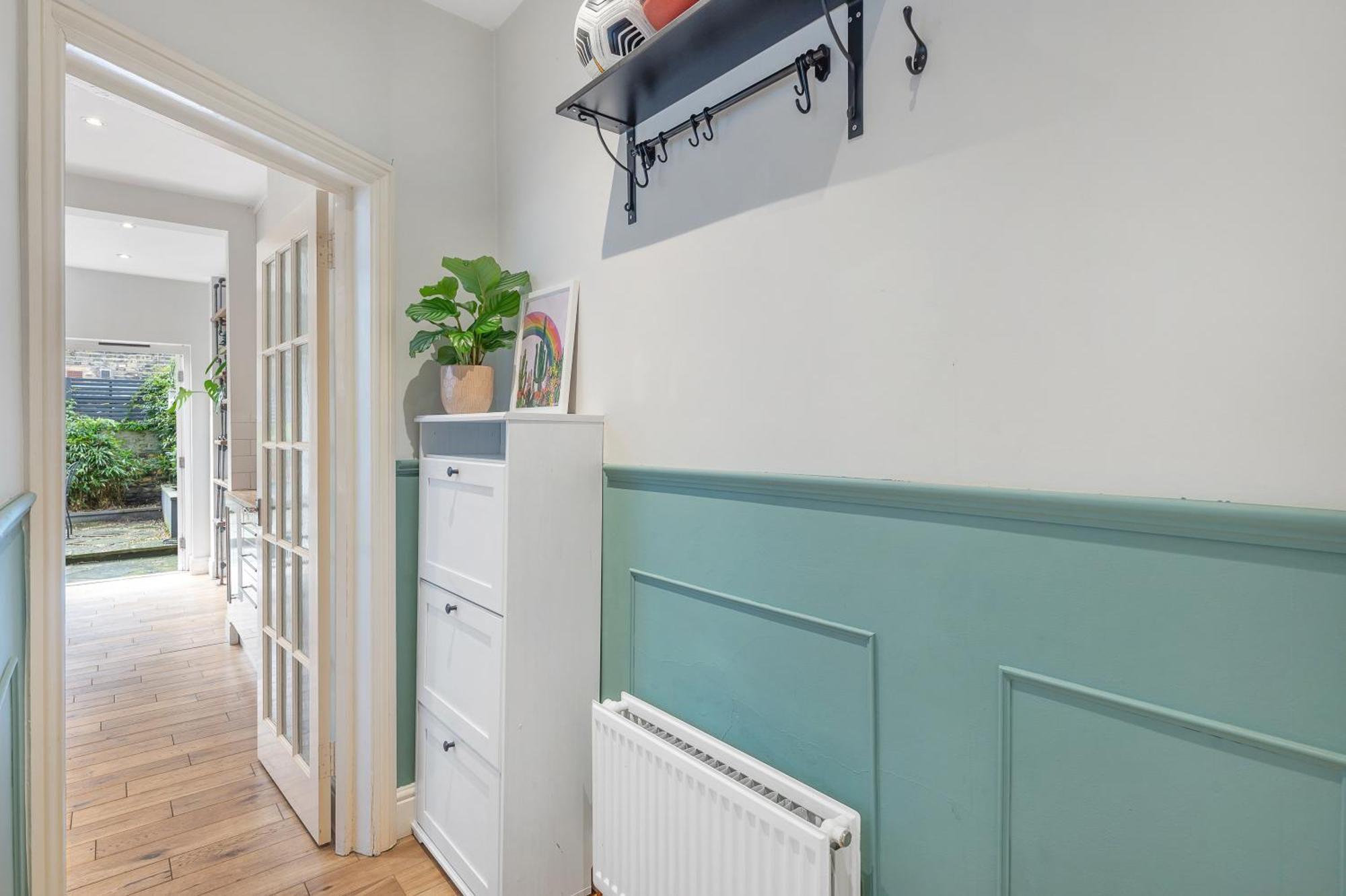 Beautiful Victorian Flat With Private Garden - Parking Available Apartment