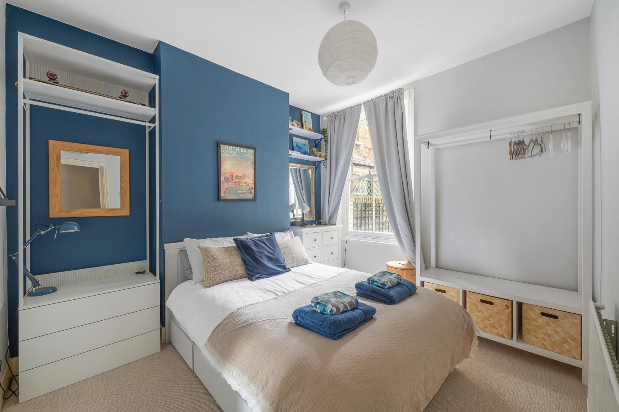 Beautiful Victorian Flat With Private Garden - Parking Available London