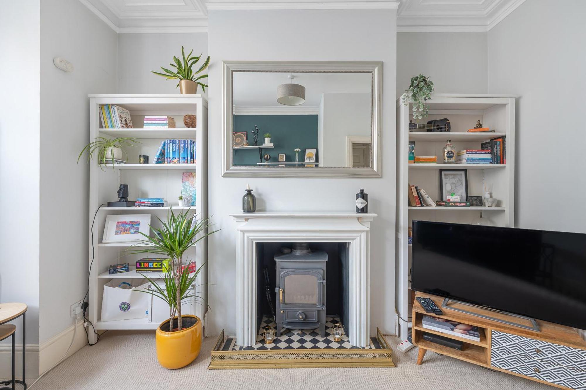Beautiful Victorian Flat With Private Garden - Parking Available * London