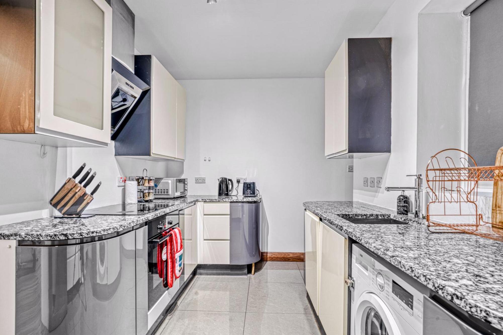 Charming 3br By Redcliffe Gdns Holiday home *