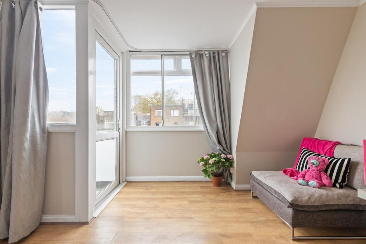 Stylish Hyde Park Rooftop 2 Bedroom Apartment London