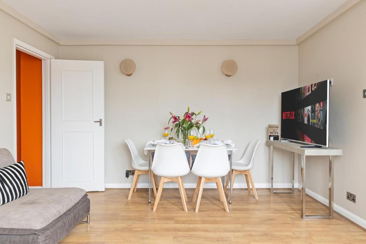 Stylish Hyde Park Rooftop 2 Bedroom London