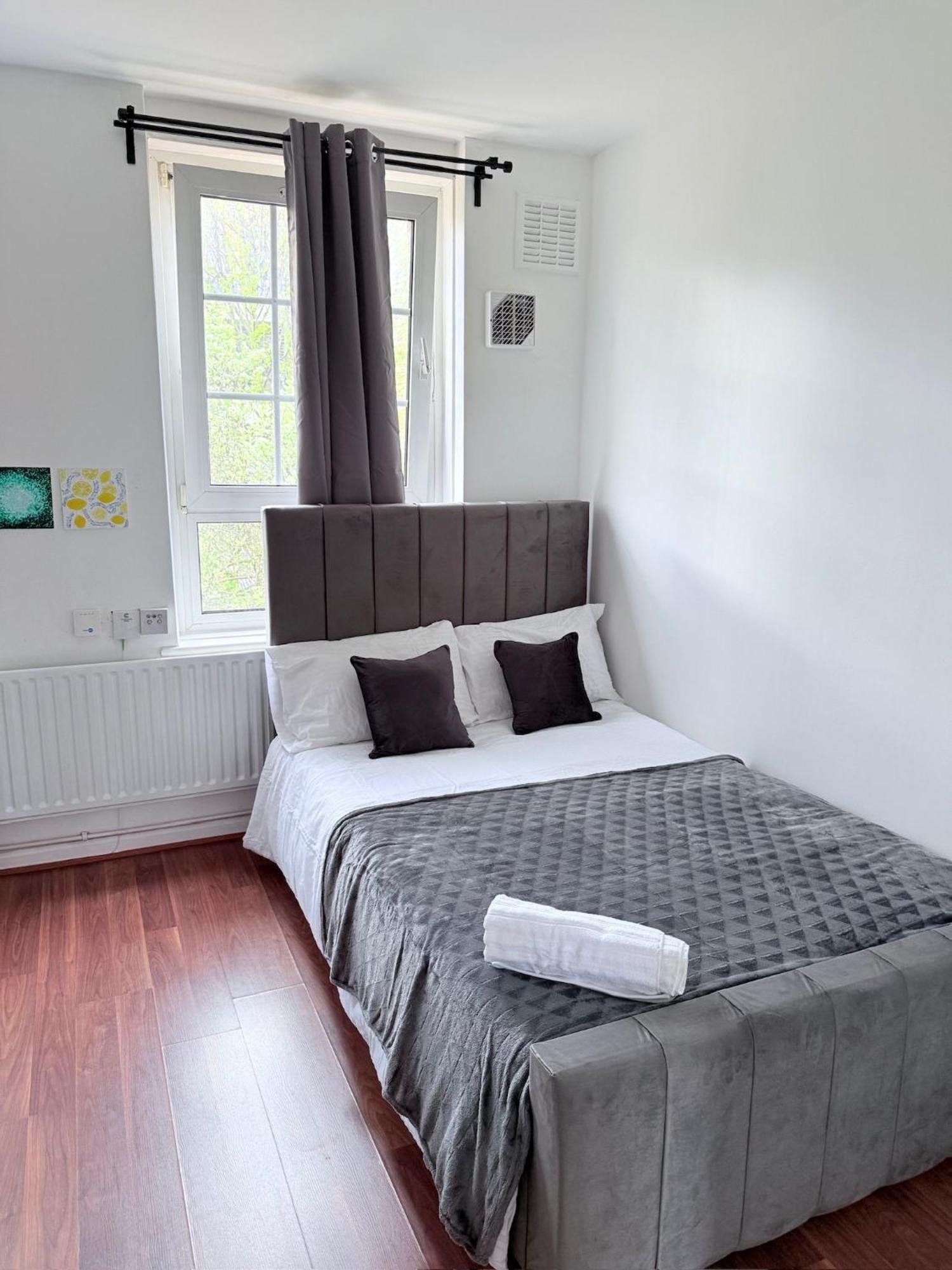 Shadwell Chic Stay- Twin Private For 4 People , 3 Minutes To Station, Near Homestay London