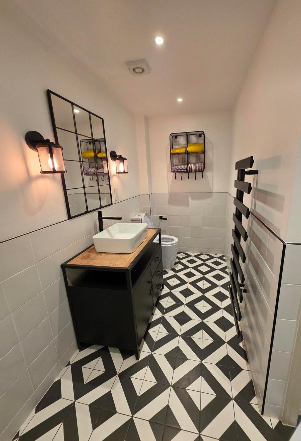 Chic 2 Bedroom Modern Cave House Holiday home