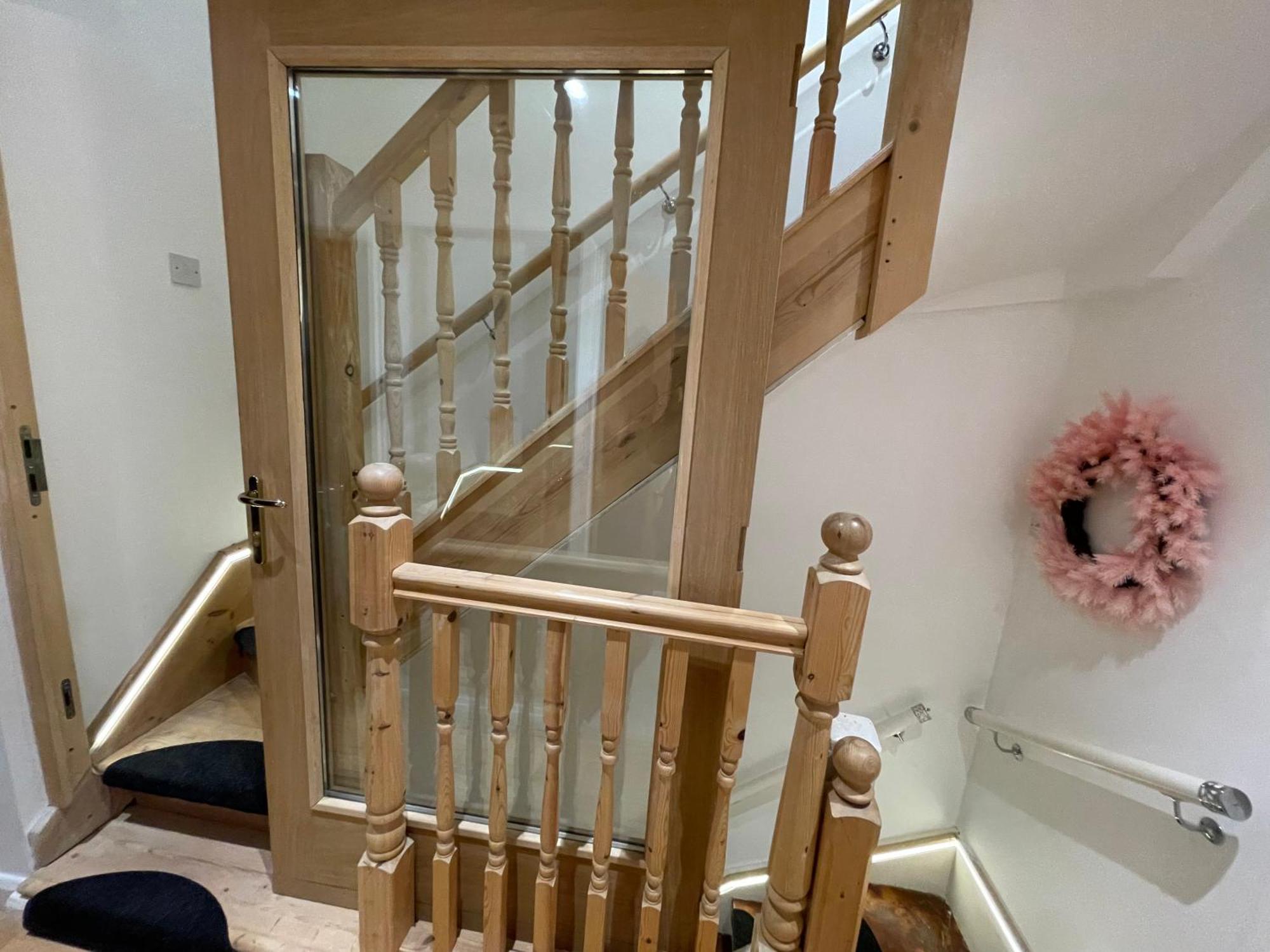 Villa Luxe Quartet: Spacious 4-bed Retreat Near Elizabeth Line