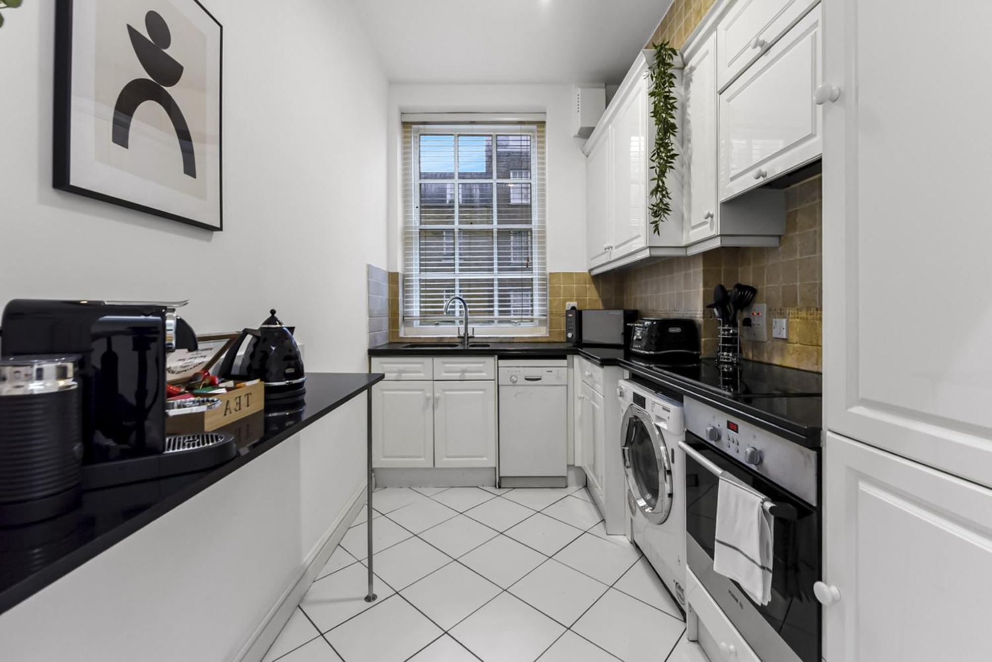 2 Bed Apartment- Mayfair 1 Apartment London